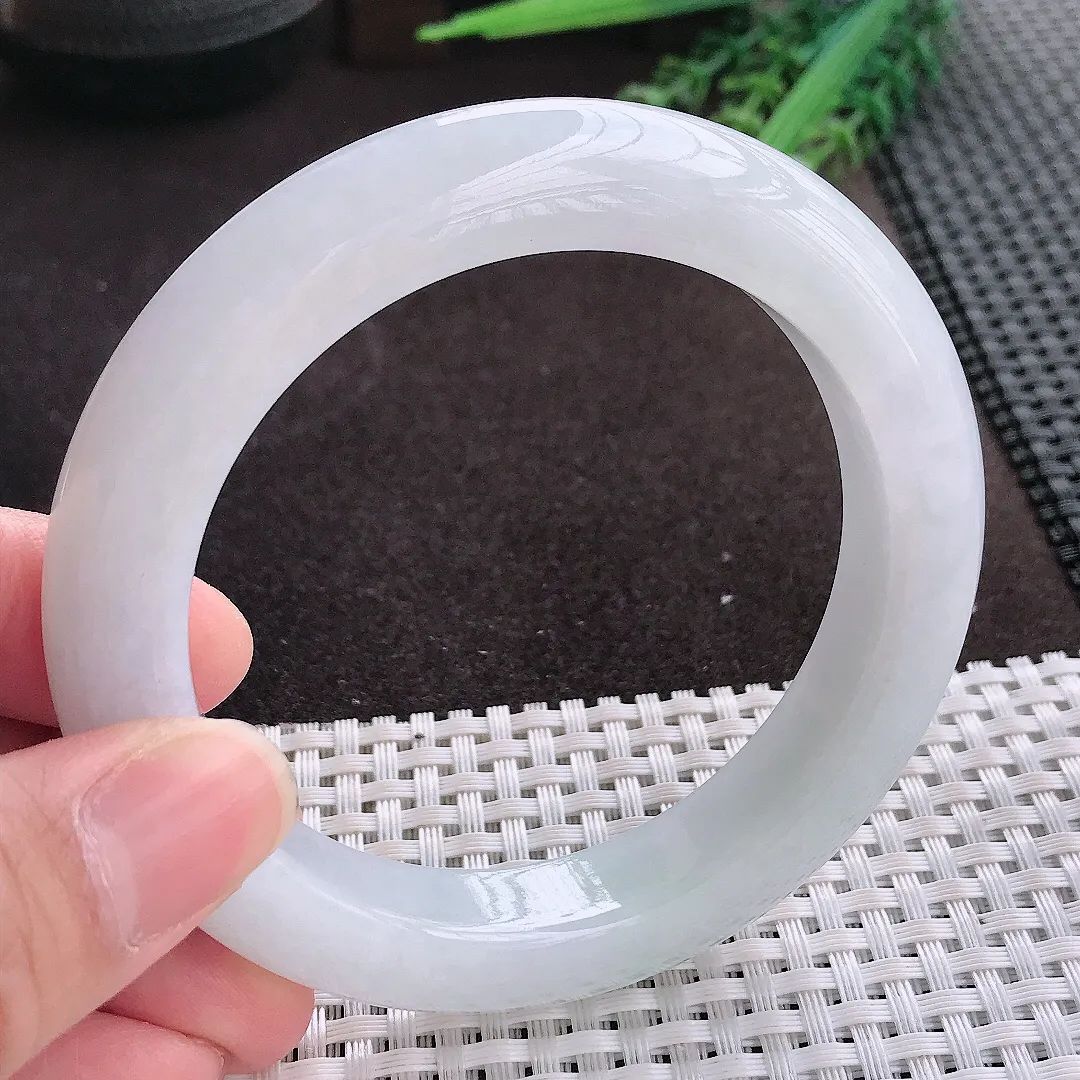 实拍A货翡翠60/12.3/10.8老坑秀气冰润厚装月光白手镯翡翠玉镯子平安镯