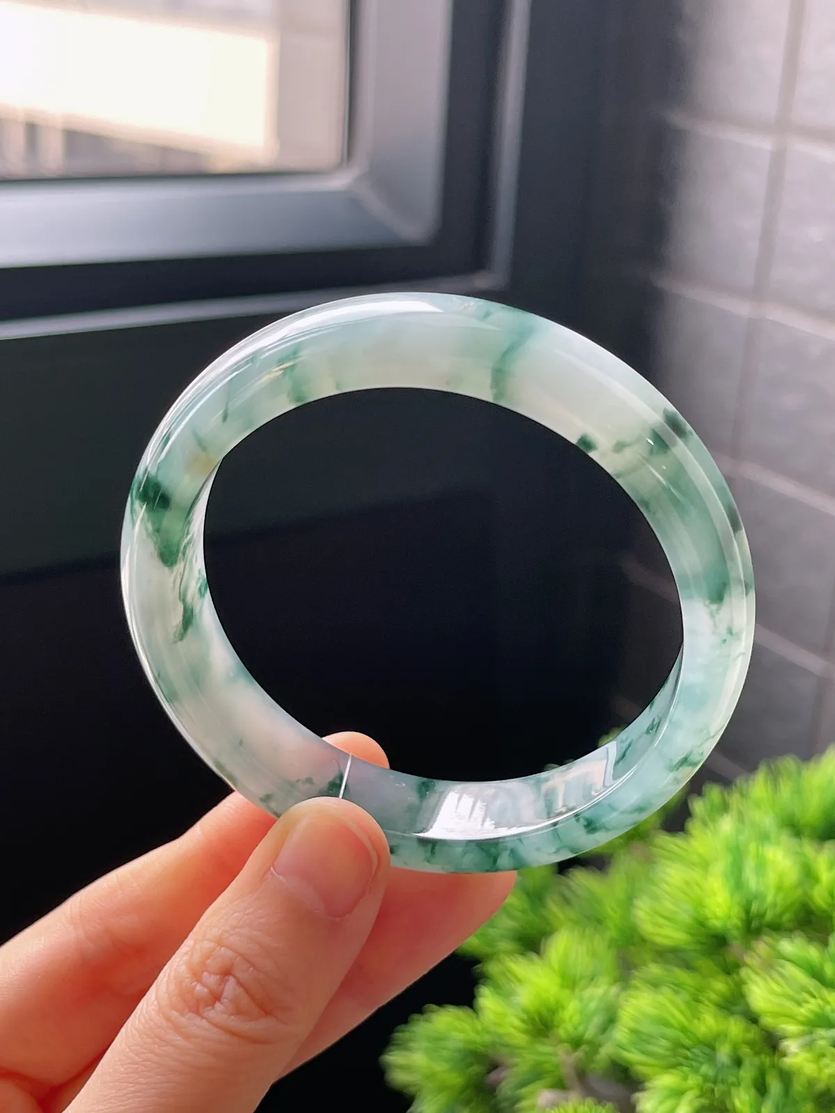 正圈55.6圈口，翡翠冰种飘花手镯