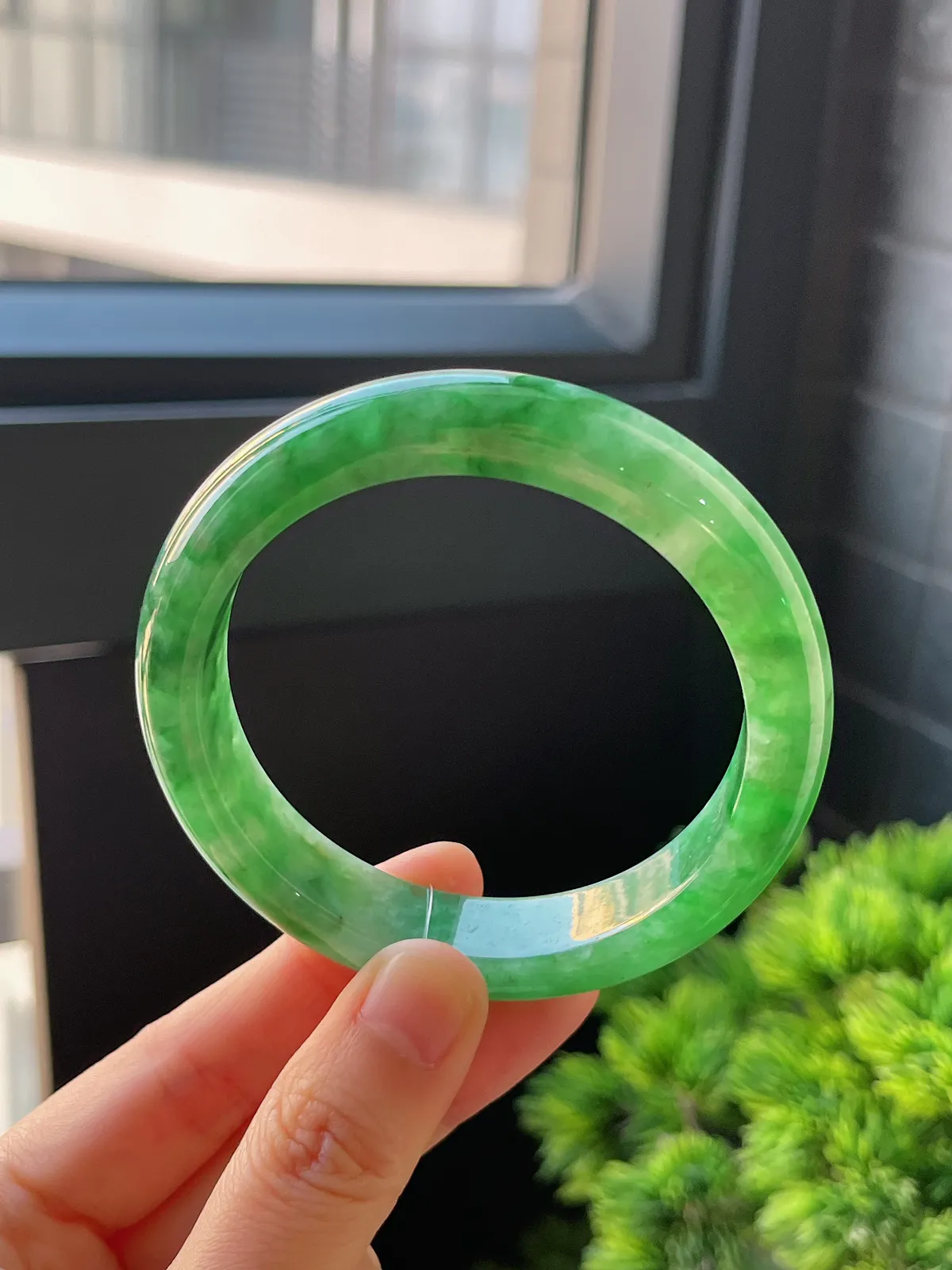 正圈56.3圈口，翡翠糯化种满绿手镯