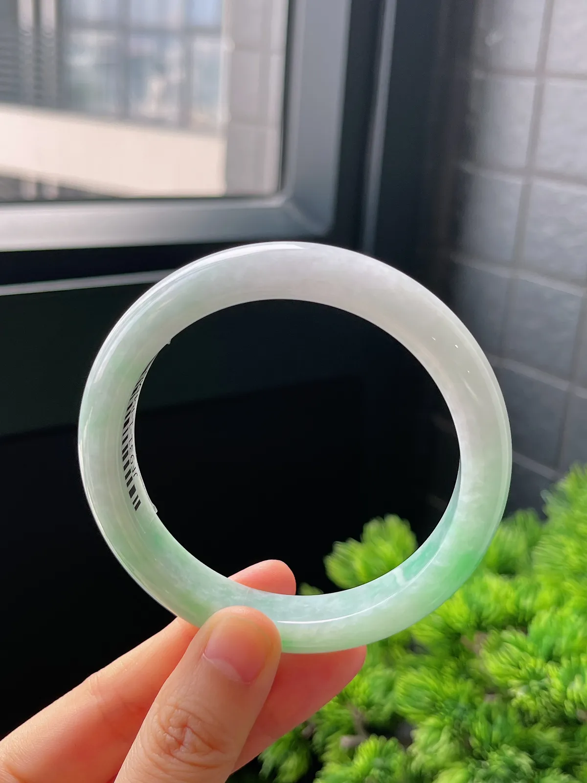 正圈59.6圈口，翡翠糯化种飘绿手镯