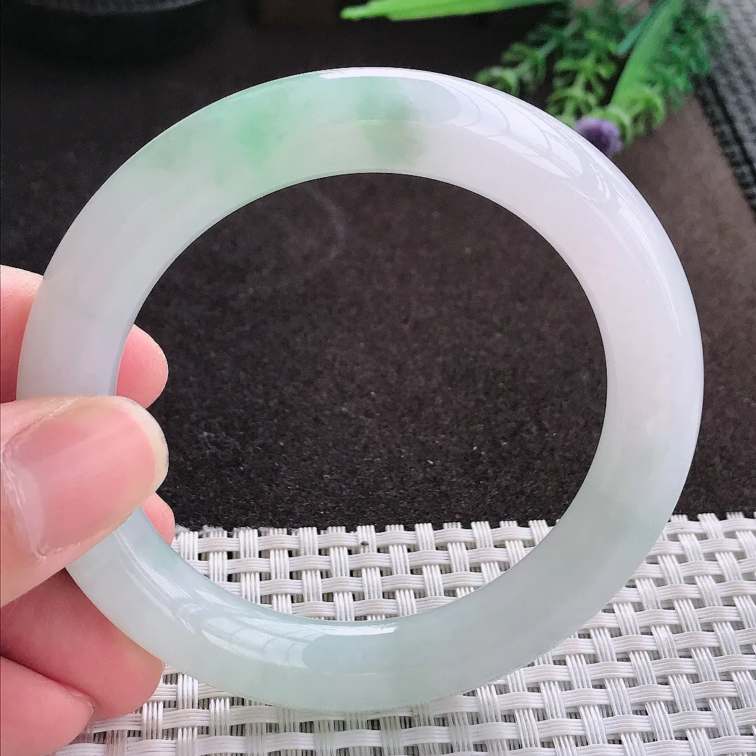 实拍A货翡翠56.5/11/10.9老坑冰胶果冻飘阳绿圆条手镯翡翠玉镯子平安镯