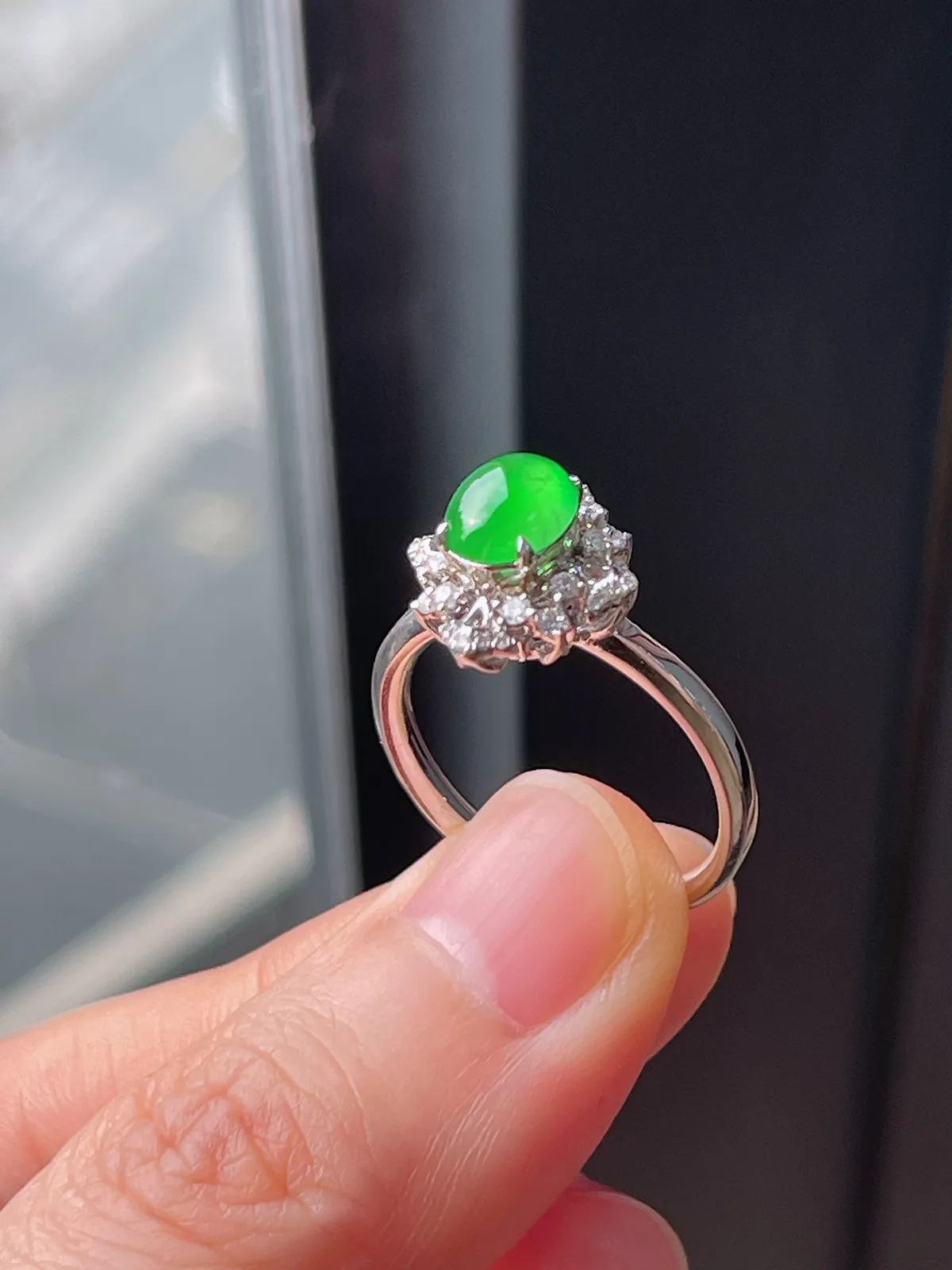 18k伴钻石翡翠冰糯种绿色戒指