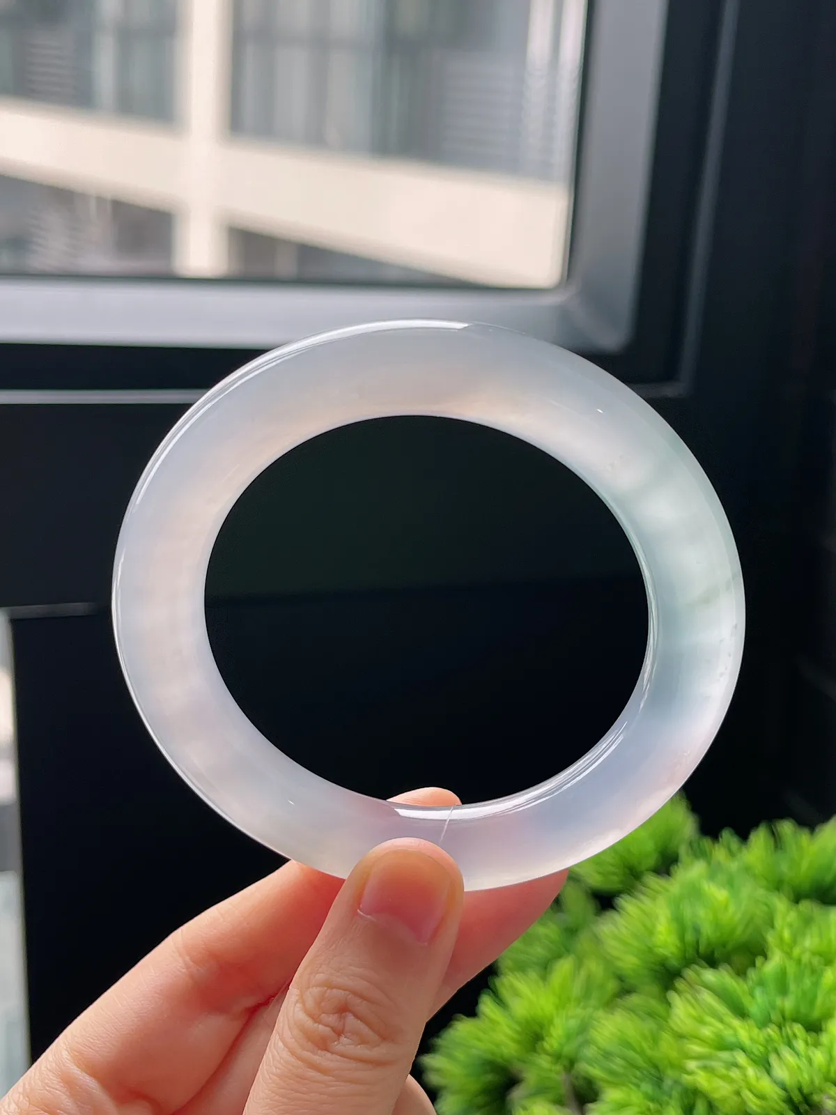 圆镯55.7圈口，翡翠冰种飘花手镯