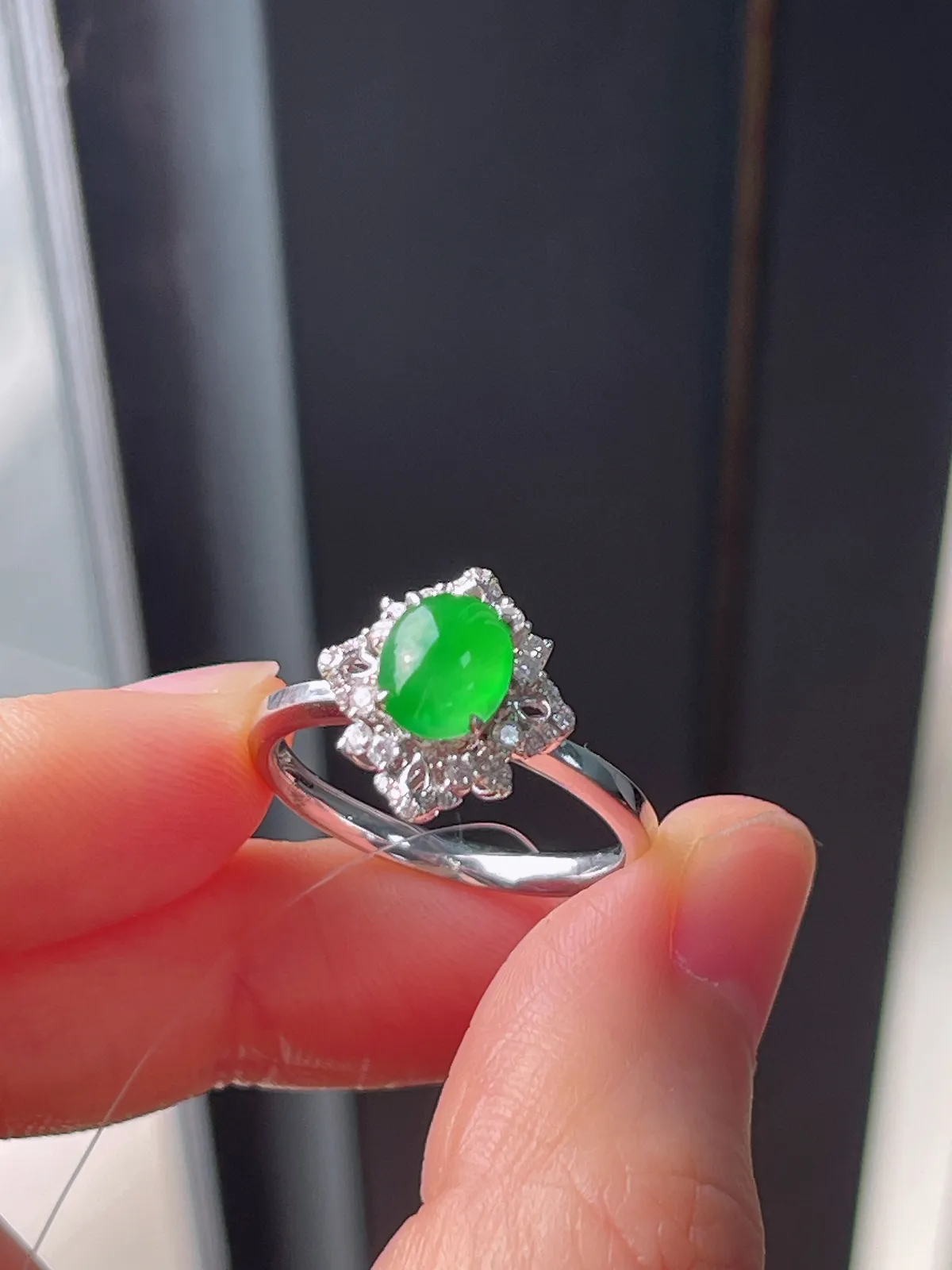 18k伴钻石翡翠冰糯种绿色戒指