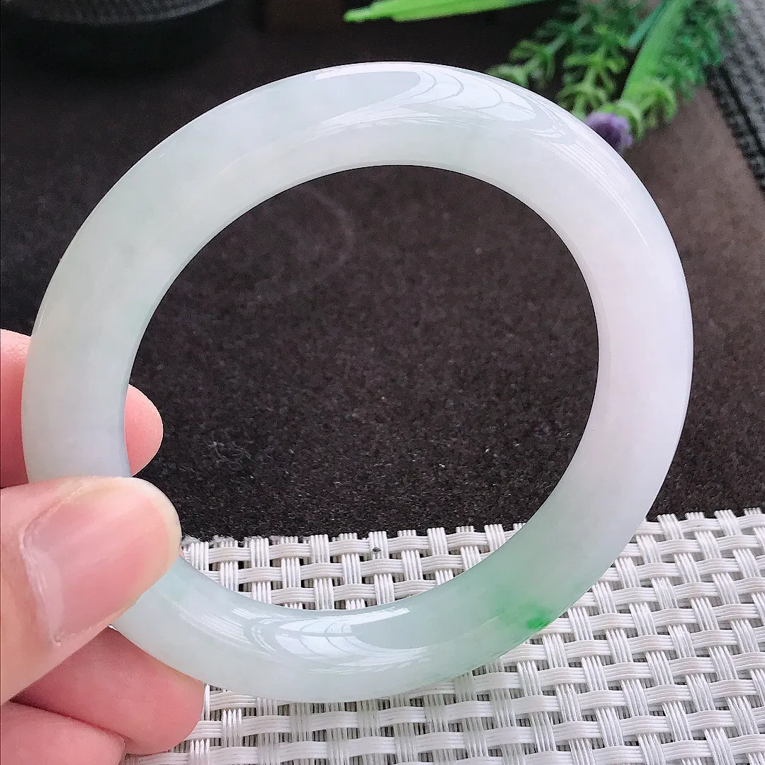 实拍A货翡翠56.5/11/10.9老坑冰胶果冻飘阳绿圆条手镯翡翠玉镯子平安镯