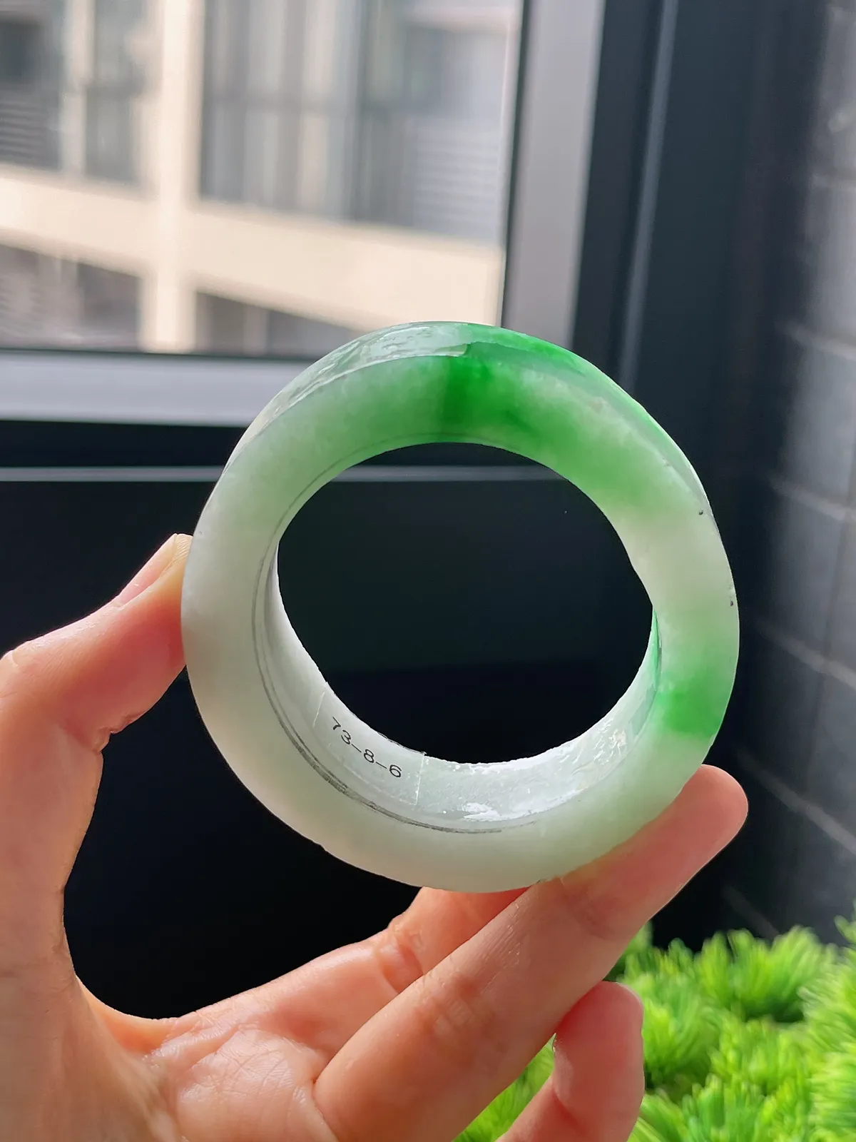 翡翠毛坯，⭕️贵妃最大做48.5；整体尺寸70.5-64.7-13.5-9.3