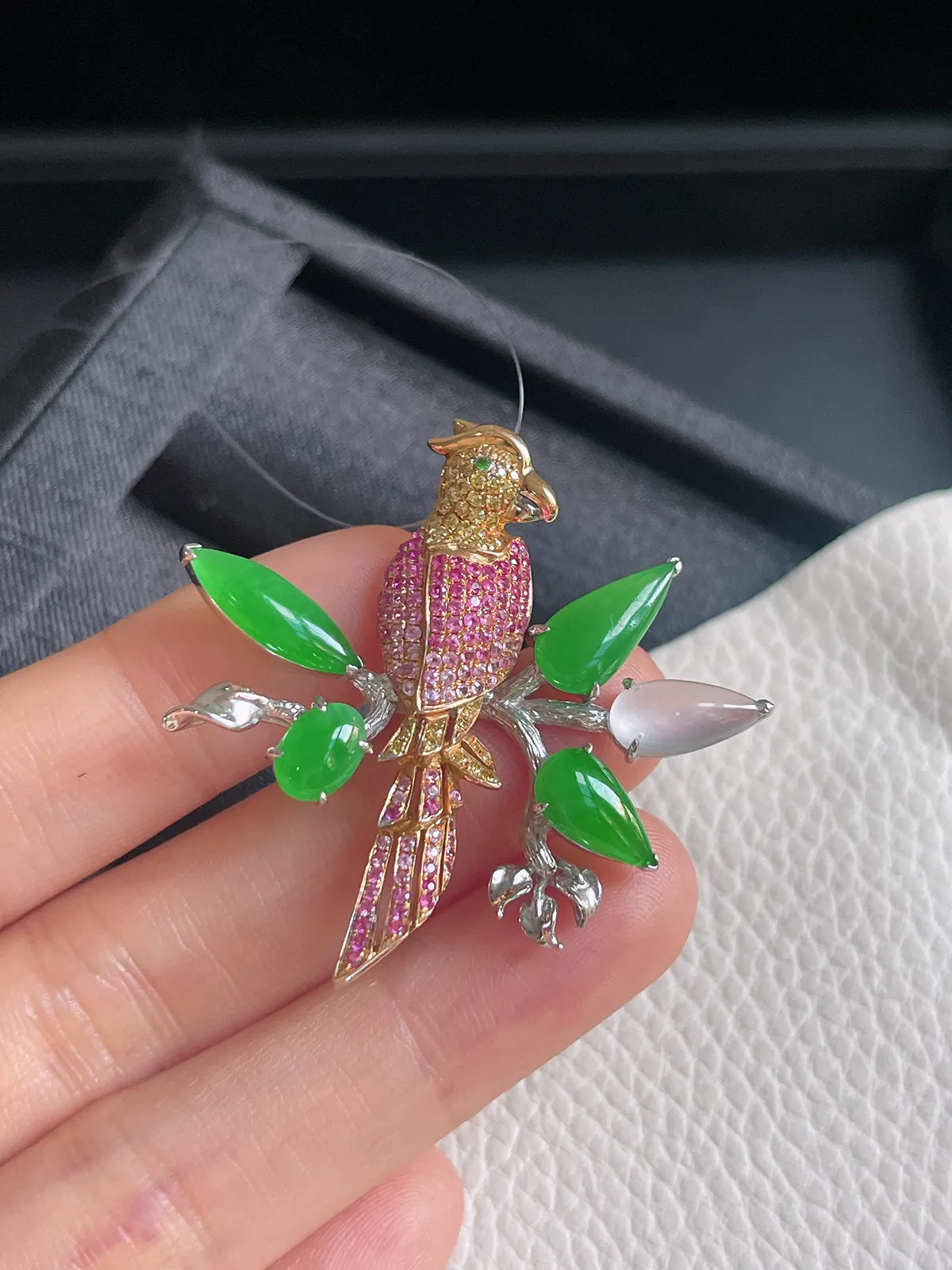 18k金翡翠喜上枝头胸针