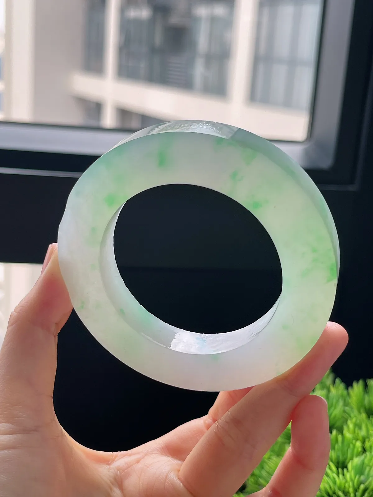 翡翠冰种飘花毛坯，⭕️正圈最大做66.2，圆条最大做62.2，最小做54