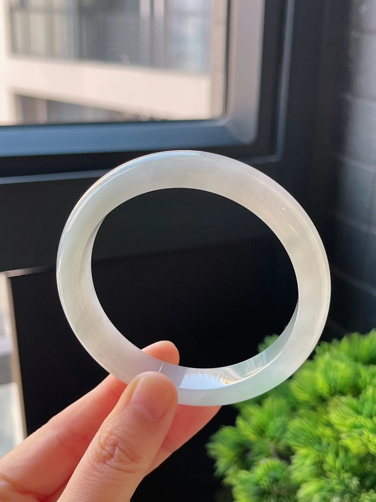 正圈59.8圈口，翡翠冰糯种飘绿手镯