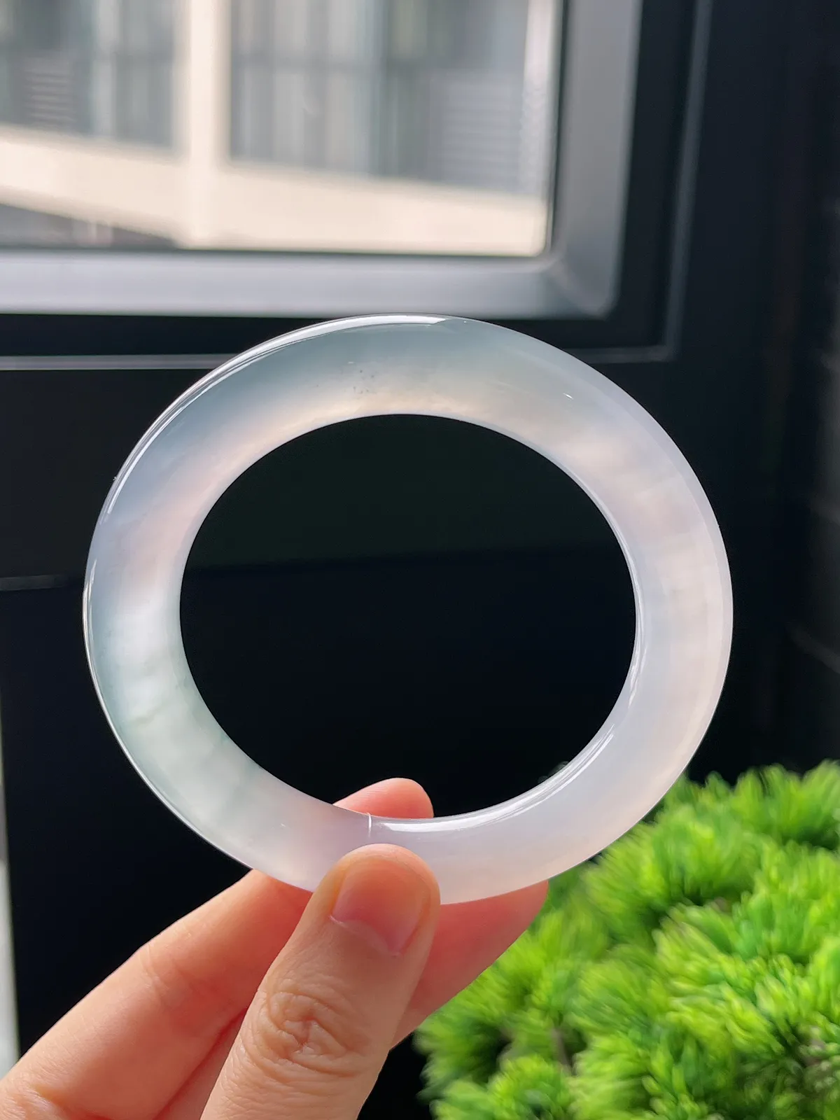 圆镯55.7圈口，翡翠冰种飘花手镯