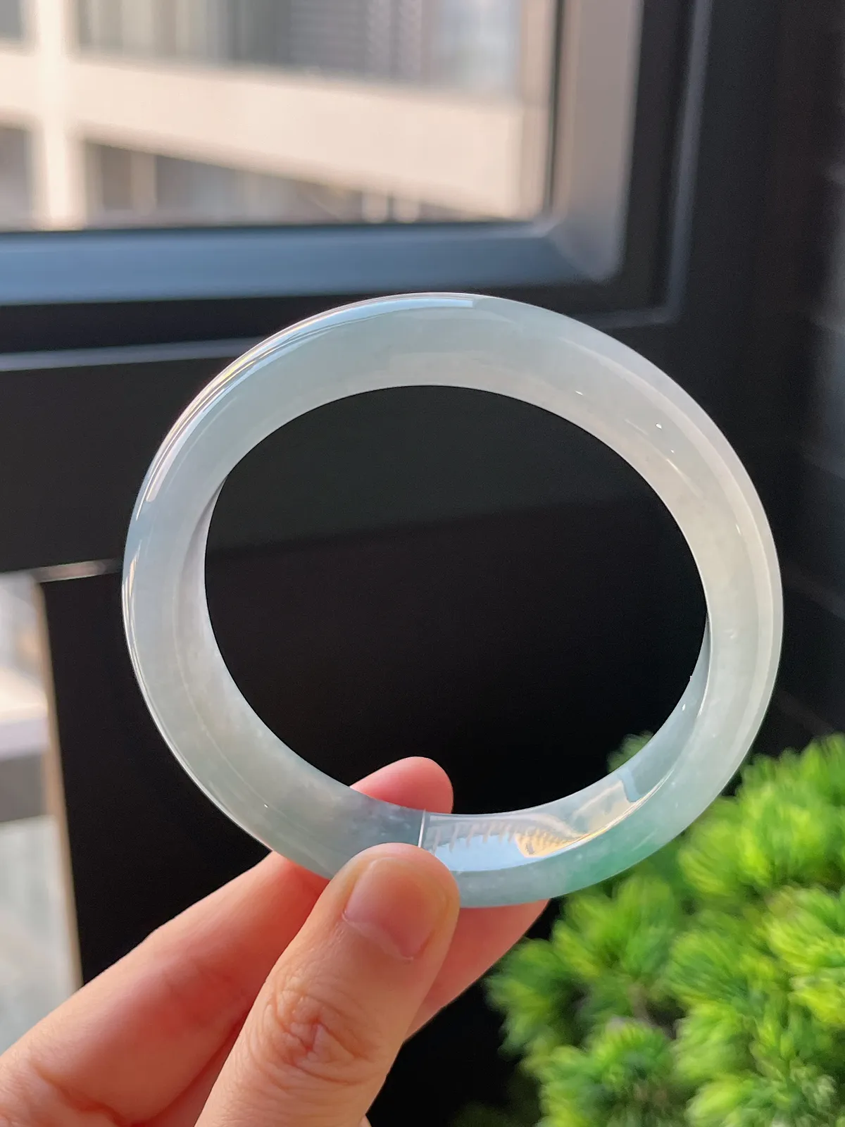 正圈60.1圈口，翡翠冰糯种飘绿手镯