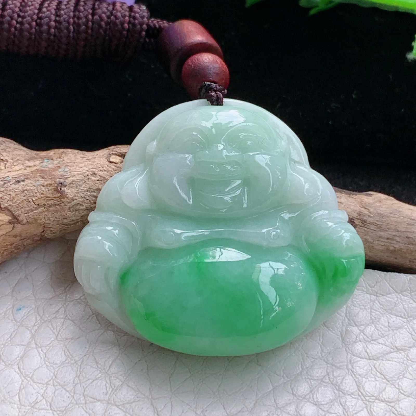 zen实拍35*38*9.5缅甸翡翠精美半山半水飘绿佛公玉项坠 玉挂件