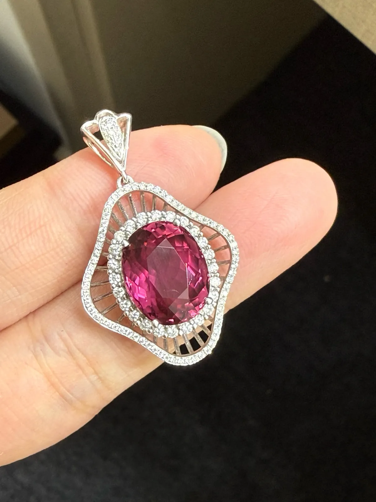 18k金镶嵌天然碧玺吊坠！颜色超美！整体尺寸36*22.2mm，重5.872克