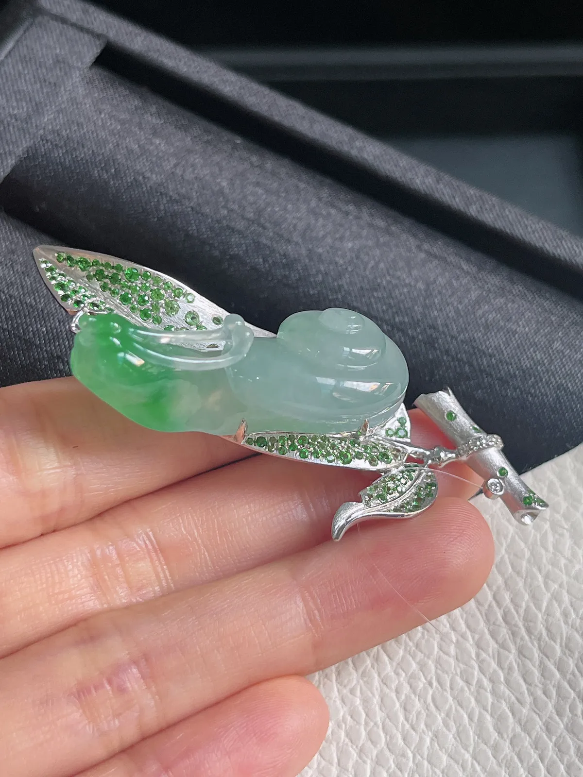 18k金翡翠蜗牛胸针