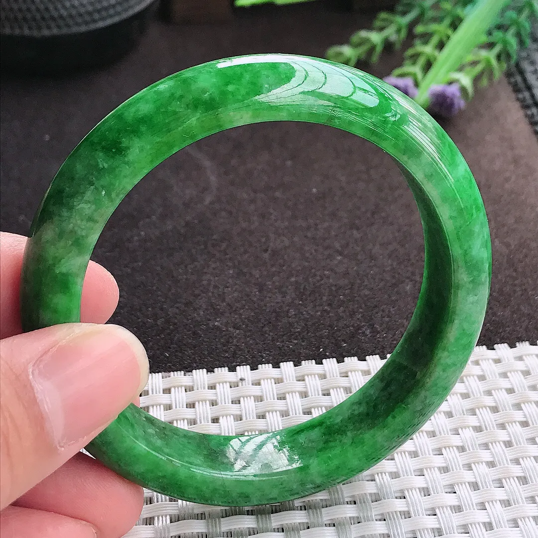 实拍A货翡翠56/13.4/8.5老坑精美辣阳绿满绿手镯翡翠玉镯子平安镯