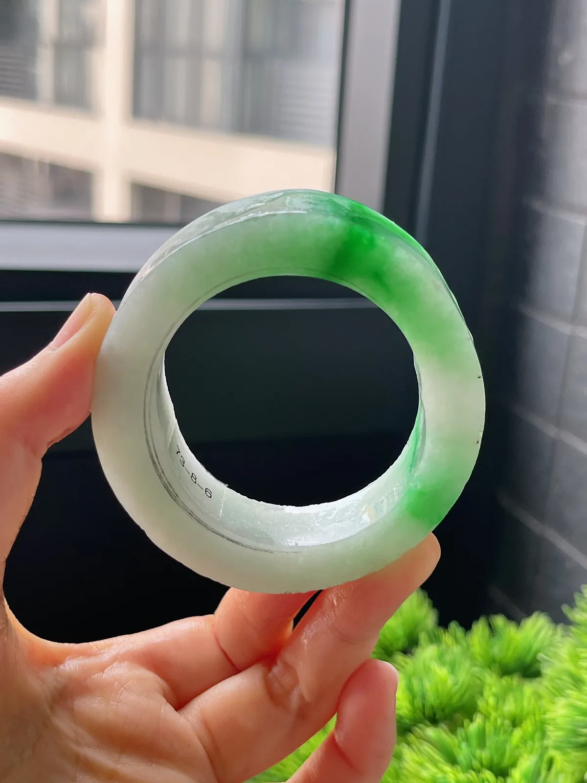 翡翠毛坯，⭕️贵妃最大做48.5；整体尺寸70.5-64.7-13.5-9.3