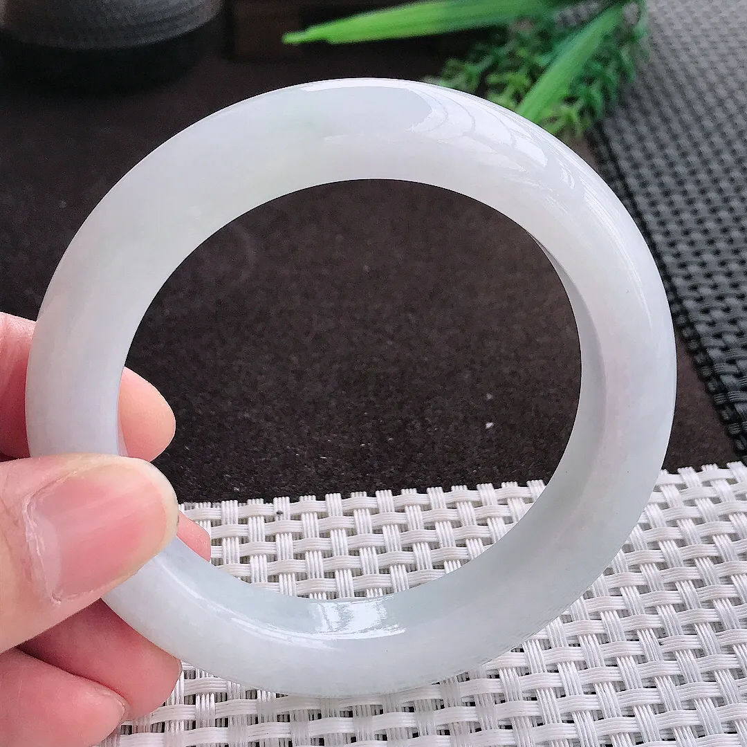 实拍A货翡翠60/12.3/10.8老坑秀气冰润厚装月光白手镯翡翠玉镯子平安镯