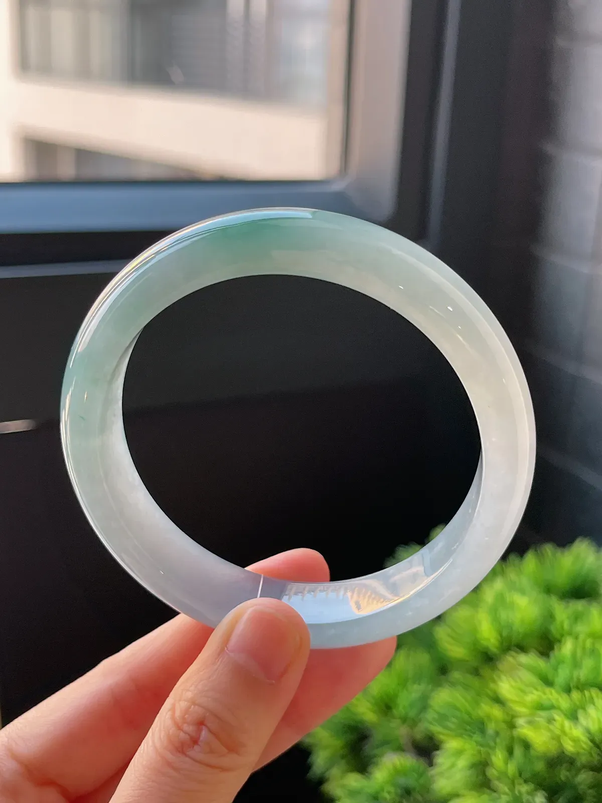 正圈60.1圈口，翡翠冰糯种飘绿手镯