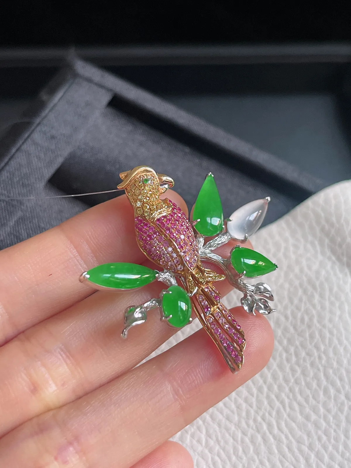 18k金翡翠喜上枝头胸针