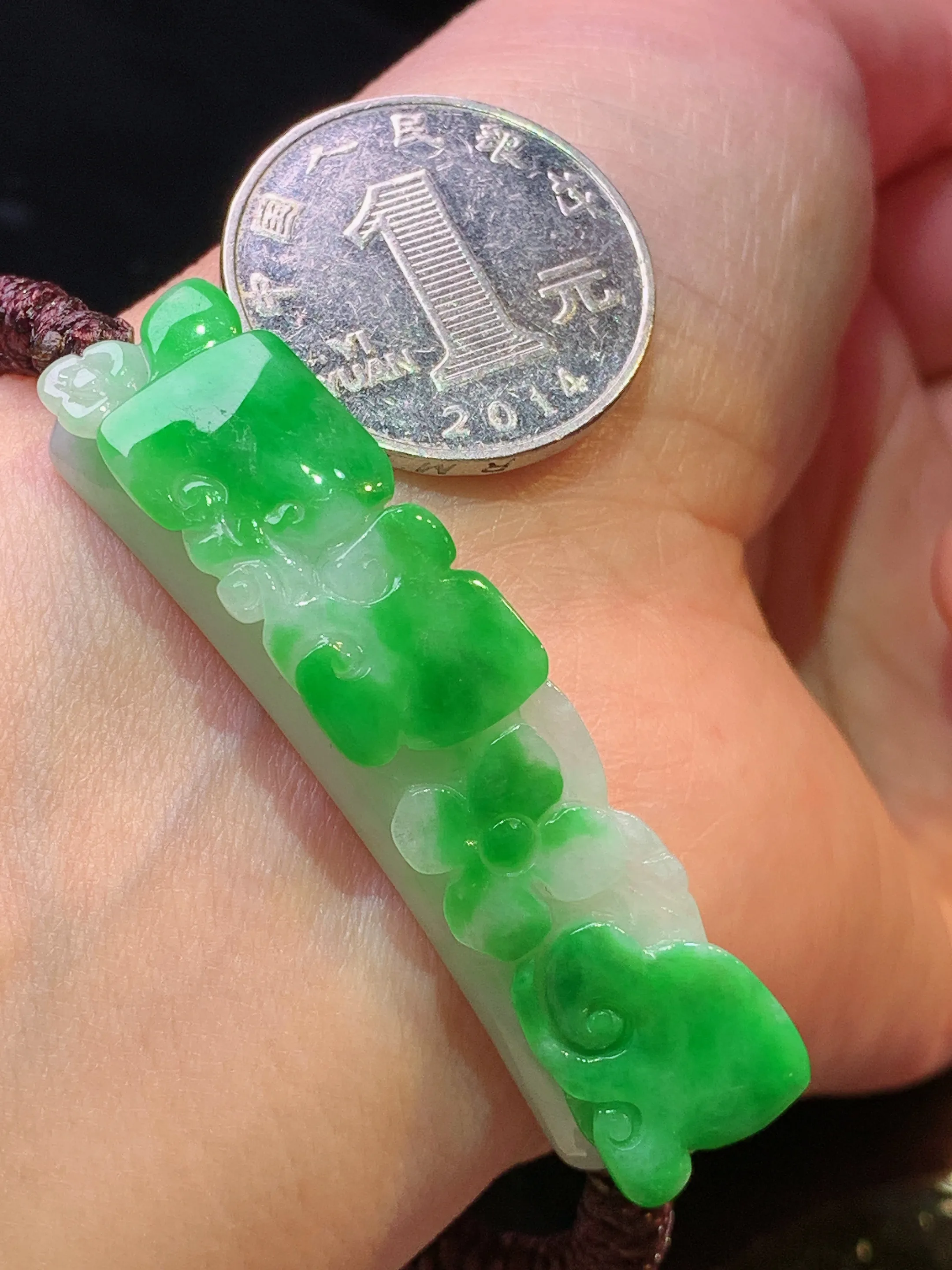 翠绿如意手牌手链 玉质细腻 色泽清新艳丽 整体尺寸53.3*11.3*7