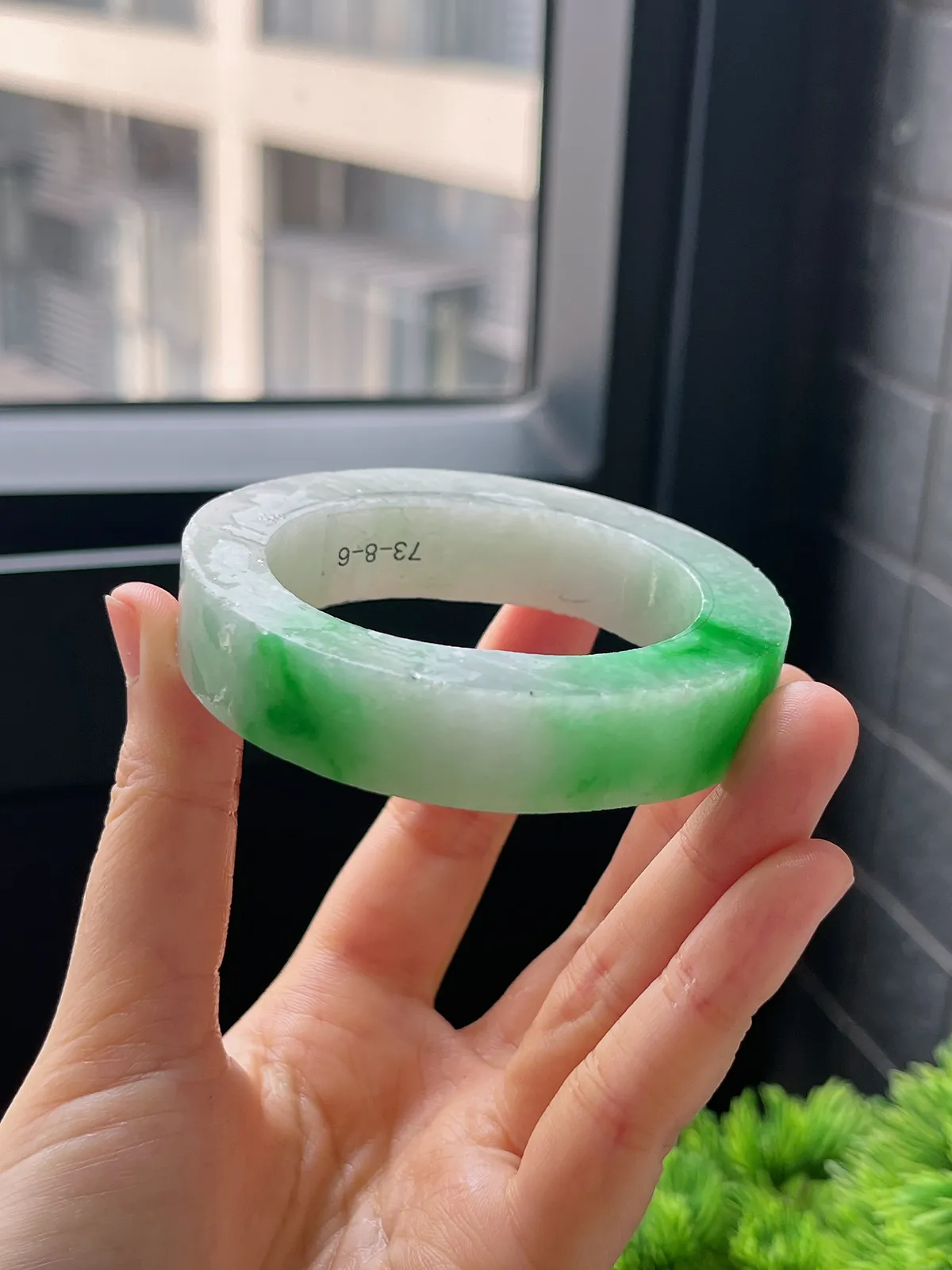 翡翠毛坯，⭕️贵妃最大做48.5；整体尺寸70.5-64.7-13.5-9.3