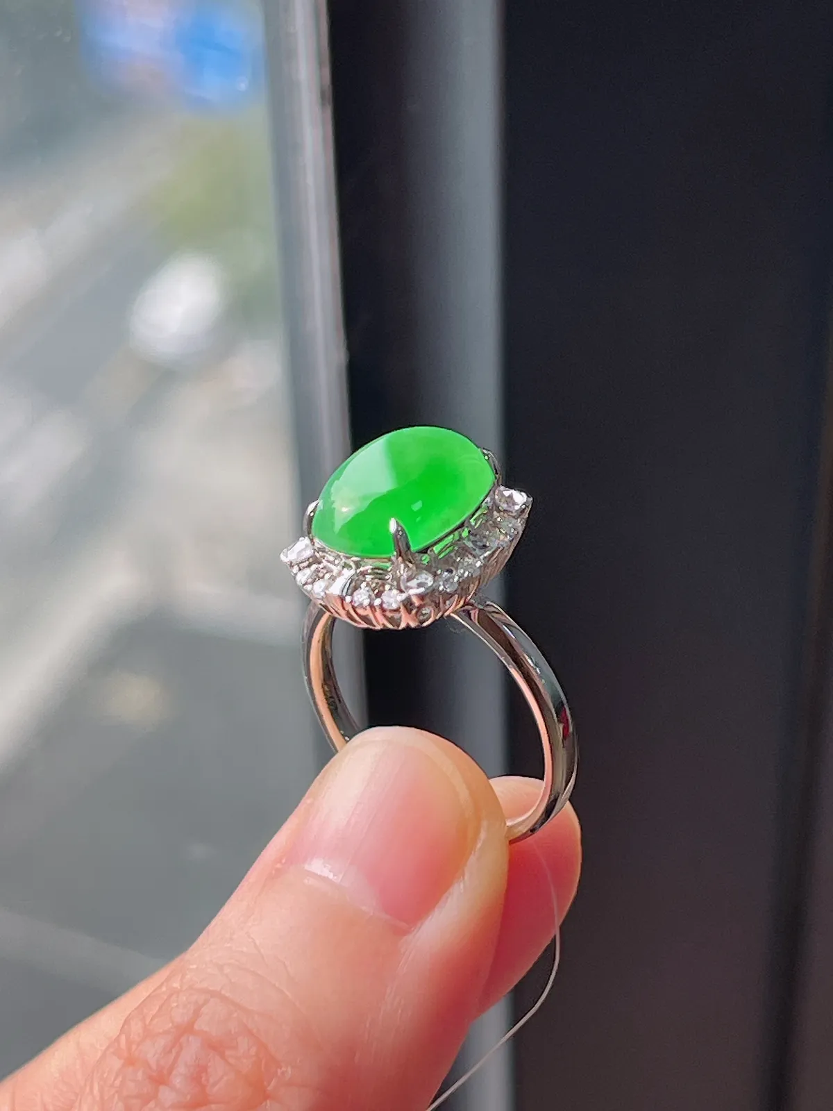 18k金伴钻石翡翠冰糯种绿色戒指