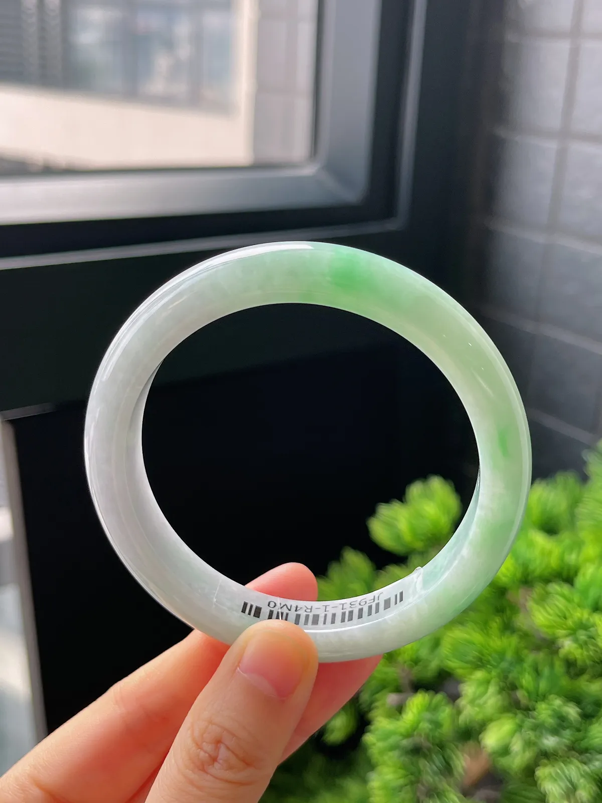 正圈59.6圈口，翡翠糯化种飘绿手镯