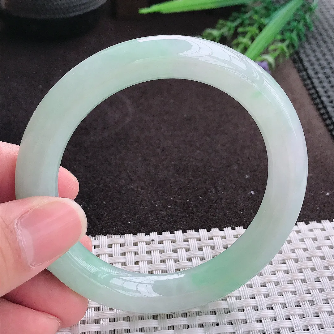 实拍A货翡翠57/10.8/10.5老坑冰胶水灵冰晴绿圆条手镯翡翠玉镯子平安镯