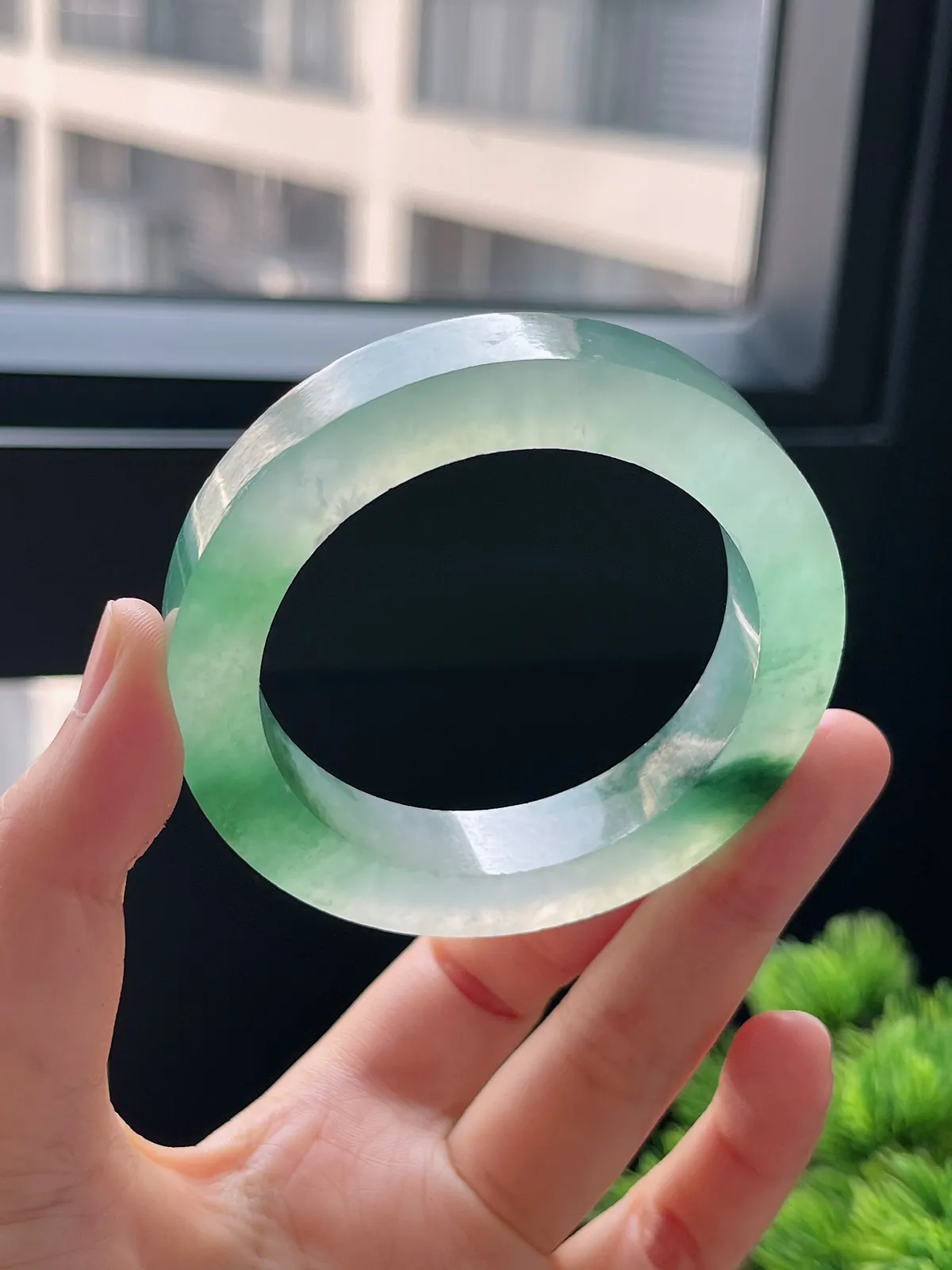 翡翠冰种飘花毛坯，⭕️正圈最大做52，最小做50.5