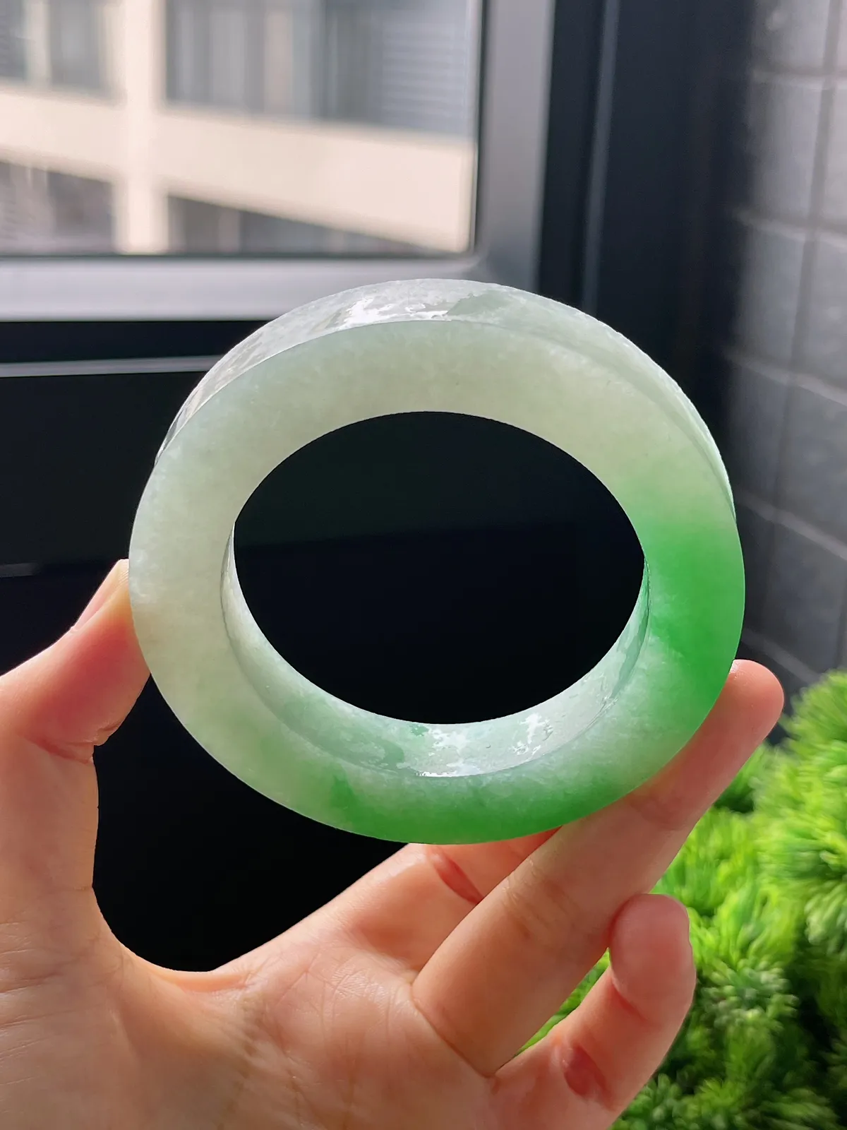 翡翠冰糯种飘绿毛坯，⭕️正圈最大做62.5，圆条最大做58.5，最小做55