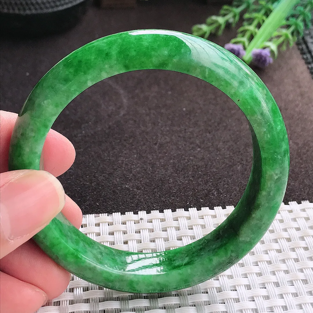 实拍A货翡翠56/13.4/8.5老坑精美辣阳绿满绿手镯翡翠玉镯子平安镯