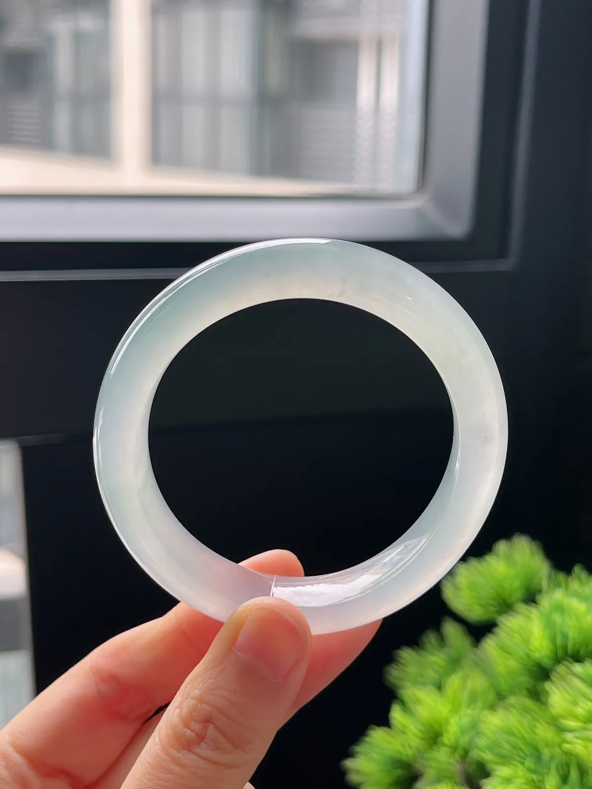 贵妃镯54.6圈口，翡翠冰种白色手镯