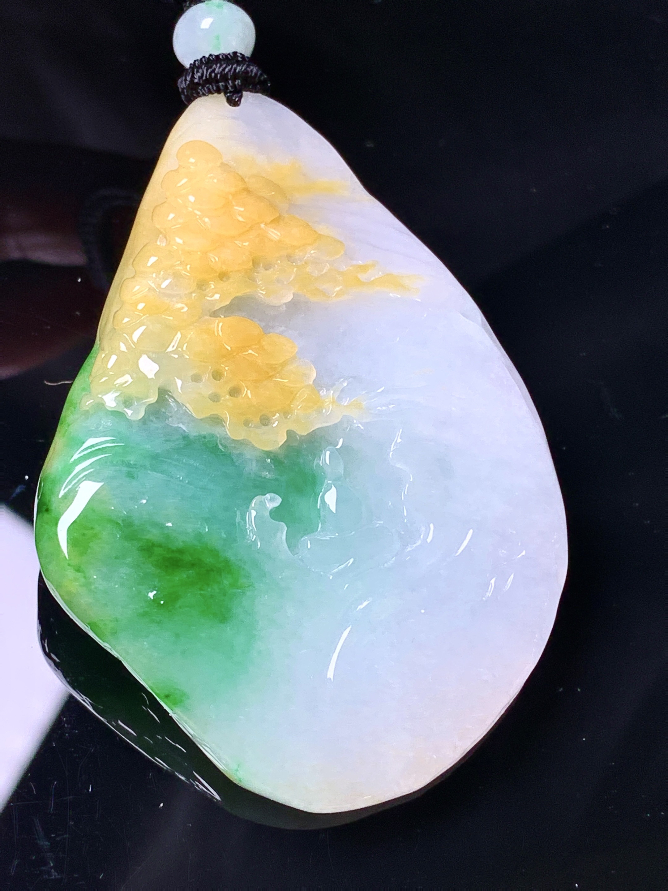 飘黄绿翡悟道山水牌子吊坠 玉质细腻 色泽清新艳丽 整体尺寸57.8*39.5*6.5