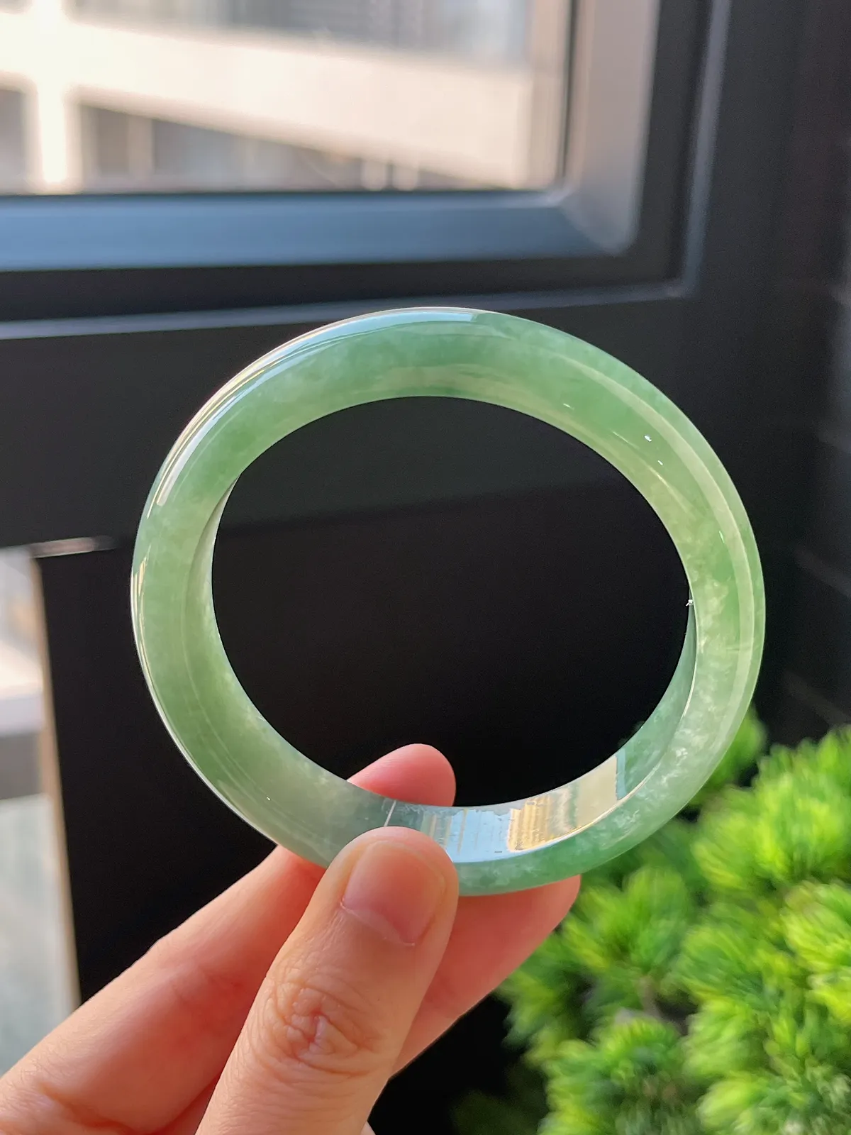 正圈56.6圈口，翡翠冰糯种绿色手镯