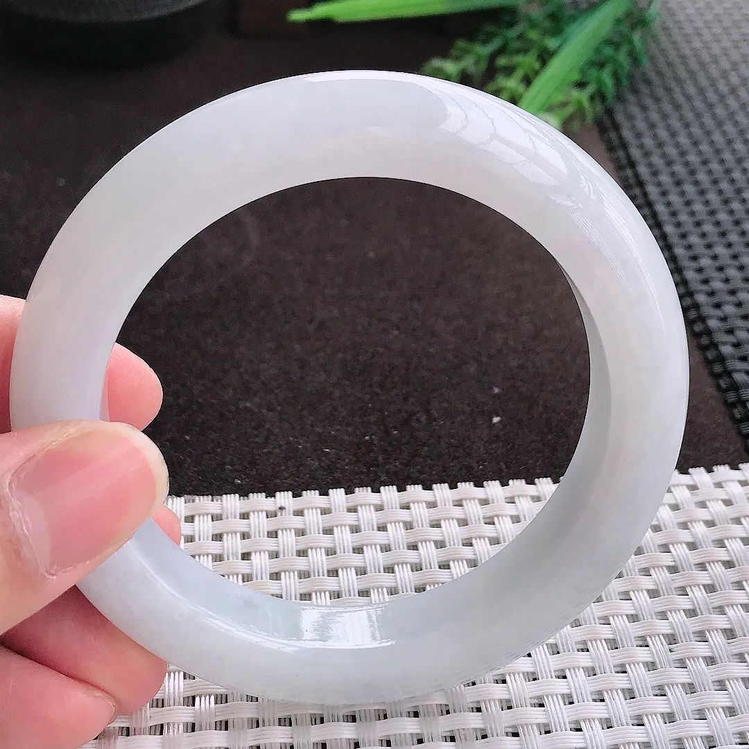 实拍A货翡翠60/12.3/10.8老坑秀气冰润厚装月光白手镯翡翠玉镯子平安镯