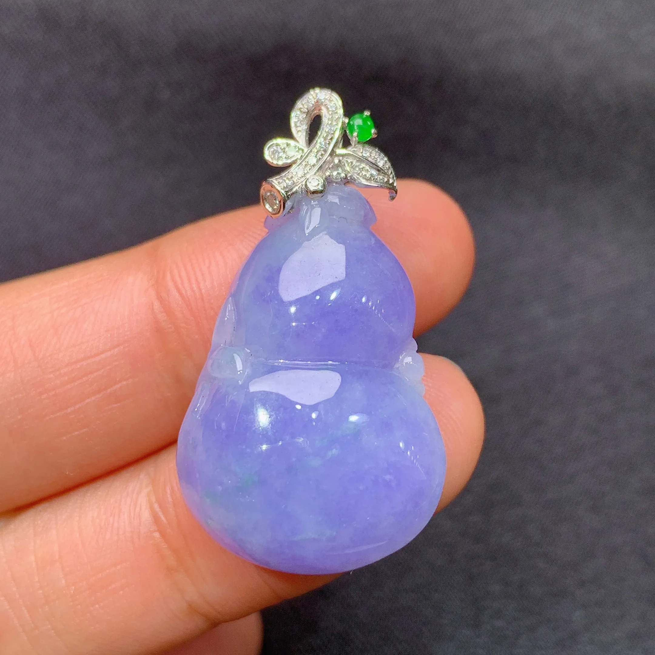 冰紫罗兰葫芦吊坠，18k金镶嵌，温润细腻，颜色浓郁，种水足 整体尺寸32.6*18.1*8.2