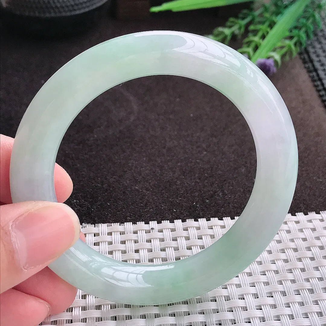 实拍A货翡翠55/11老坑冰胶水灵冰晴绿圆条手镯翡翠玉镯子平安镯