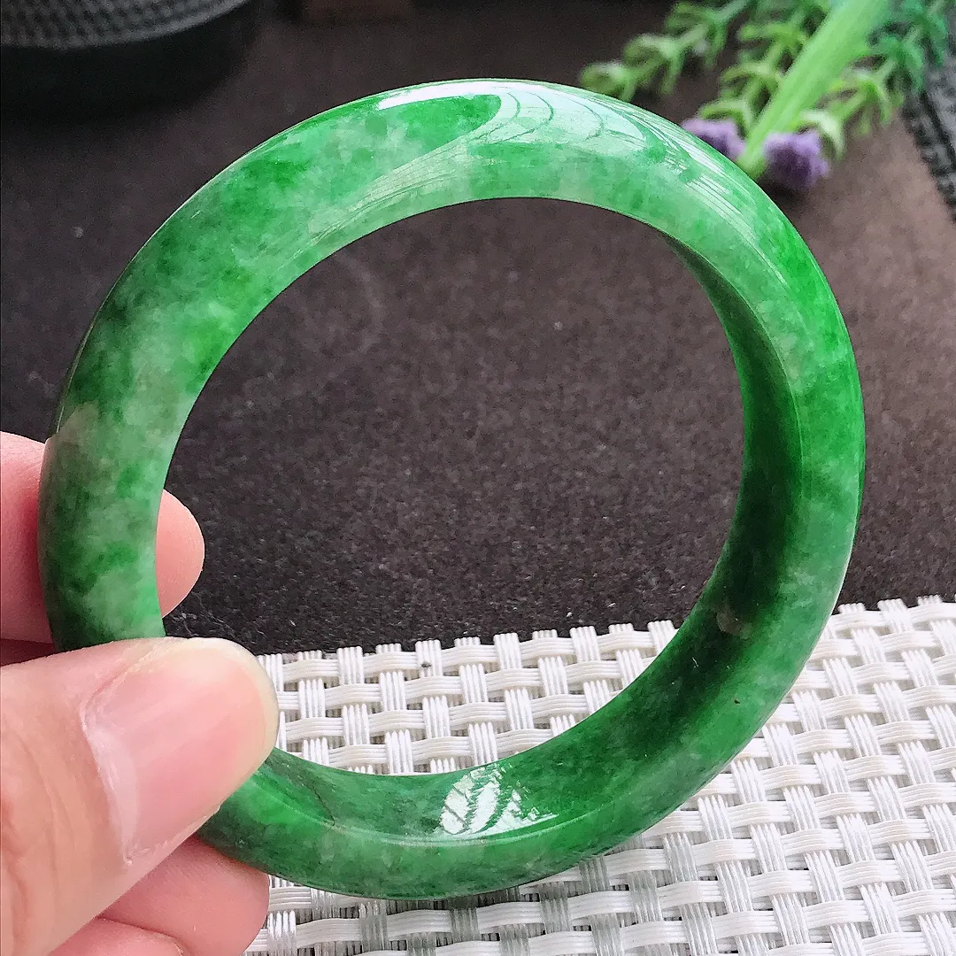 实拍A货翡翠56/13.4/8.5老坑精美辣阳绿满绿手镯翡翠玉镯子平安镯