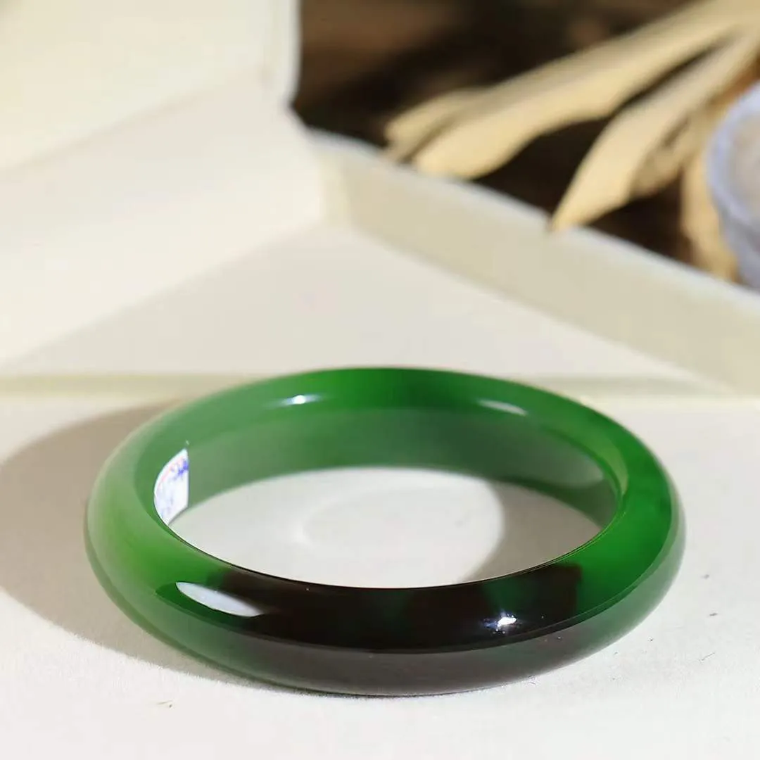 【诗情画意.手镯】

臻品和田玉碧玉手镯   细腻油脂,手感润滑。意韵飘渺，温雅细腻，工艺精湛，