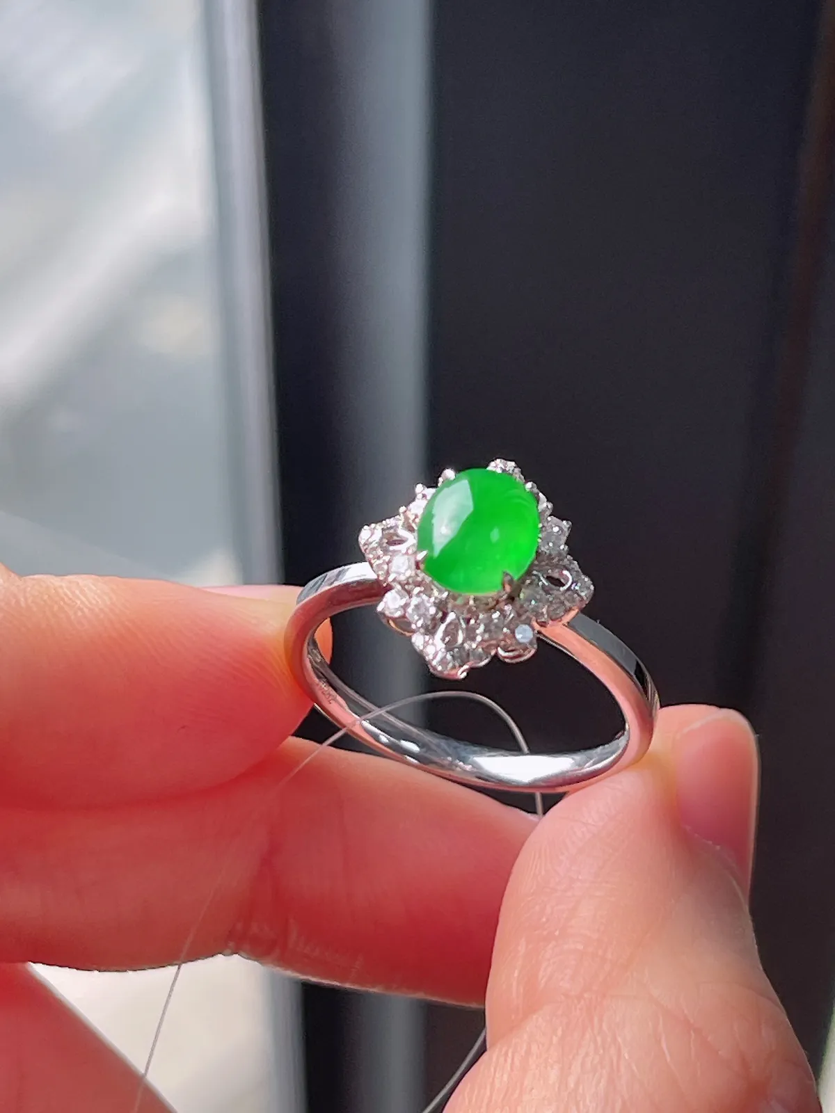 18k伴钻石翡翠冰糯种绿色戒指