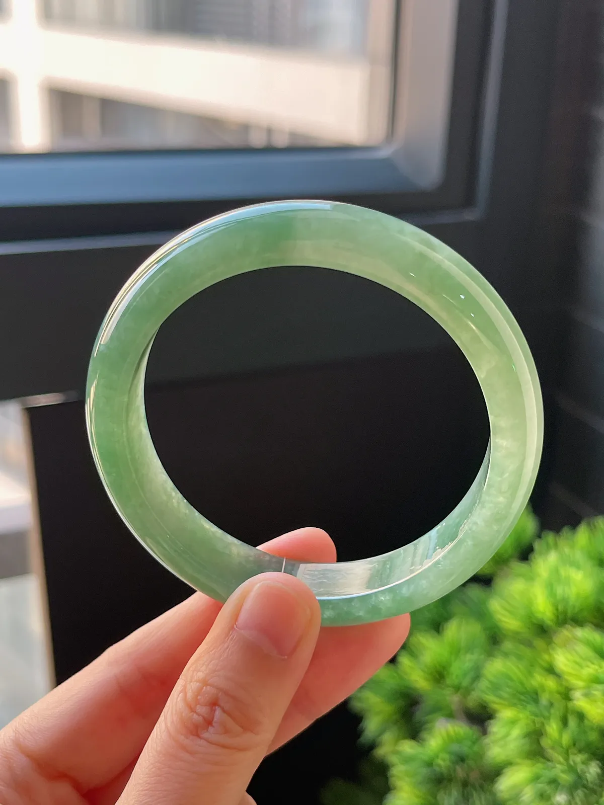 正圈56.6圈口，翡翠冰糯种绿色手镯