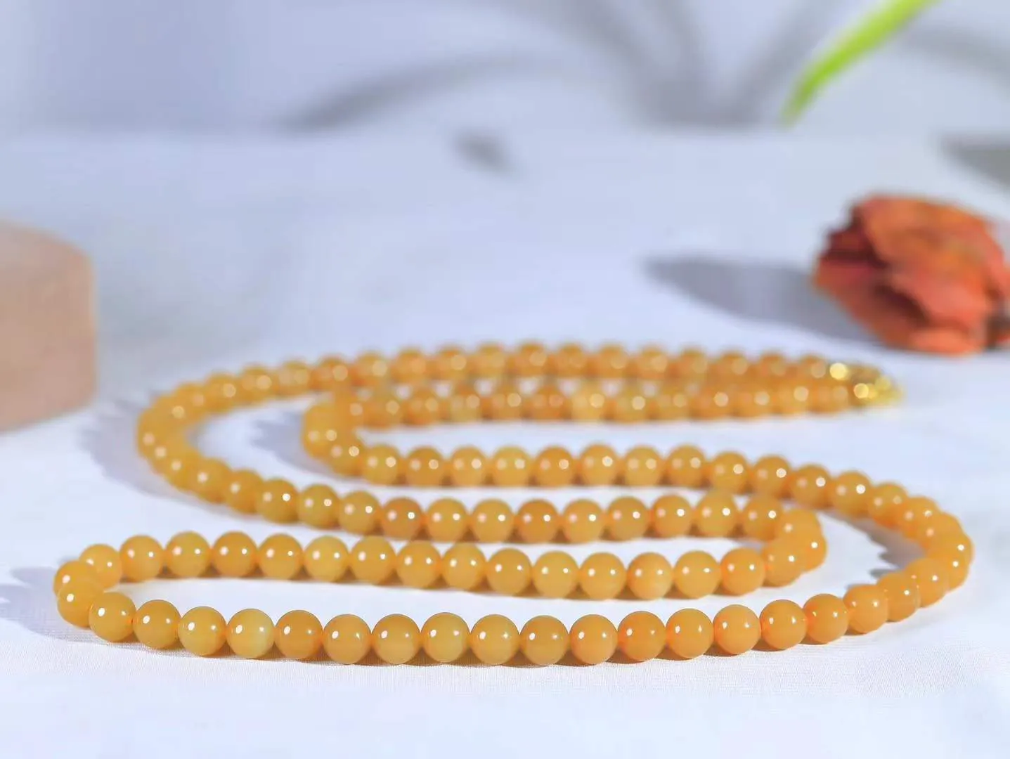 【珠圆玉润.项链】

精品和田玉糖玉珠圆玉润项链 玉质细腻油润 饱满光滑 质朴无华，悠远简单，人心