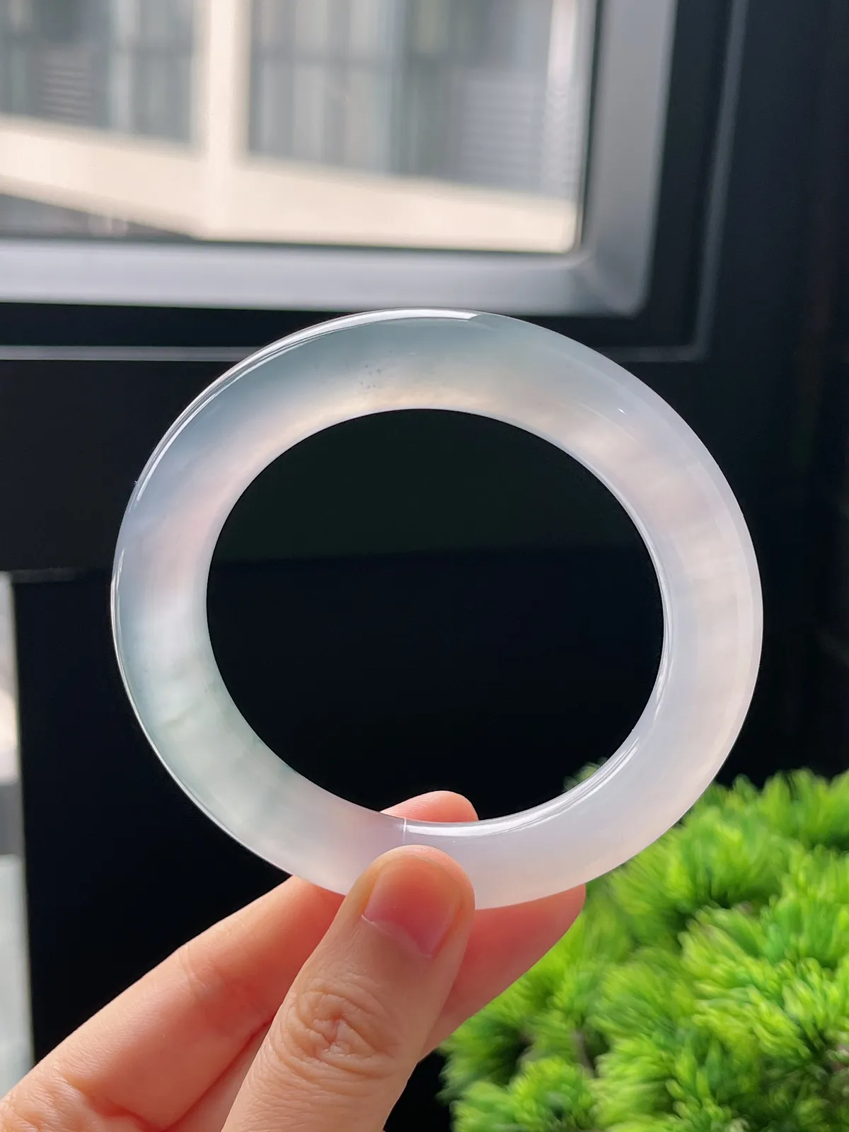 圆镯55.7圈口，翡翠冰种飘花手镯