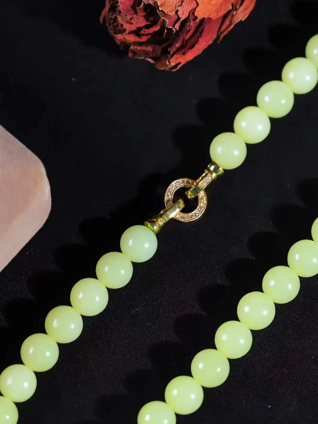 【珠圆玉润.项链】

精品和田玉黄口珠圆玉润项链 玉质细腻油润 饱满光滑 质朴无华，悠远简单，人心境界远，百世修炼深，心灵常驻善意持，觉悟人生百世修。重74.8克 尺寸取一10mm  FDL-22142822