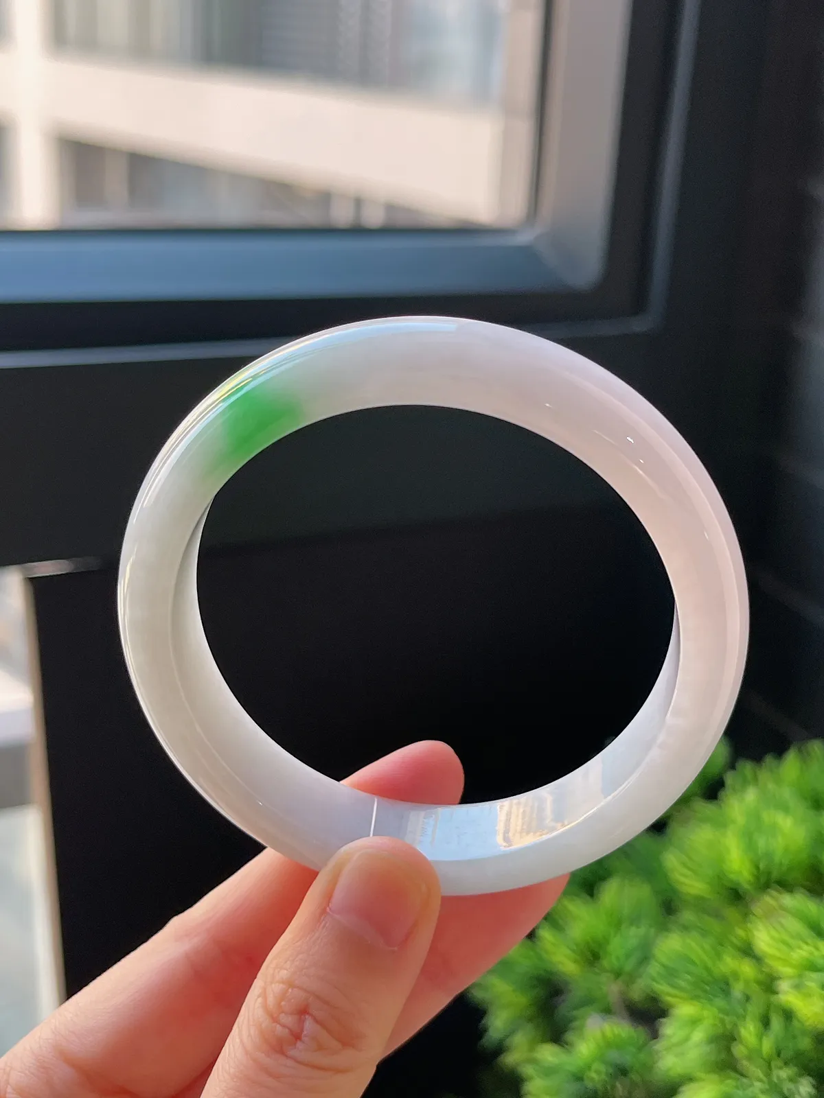 正圈59圈口，翡翠糯化种飘绿手镯