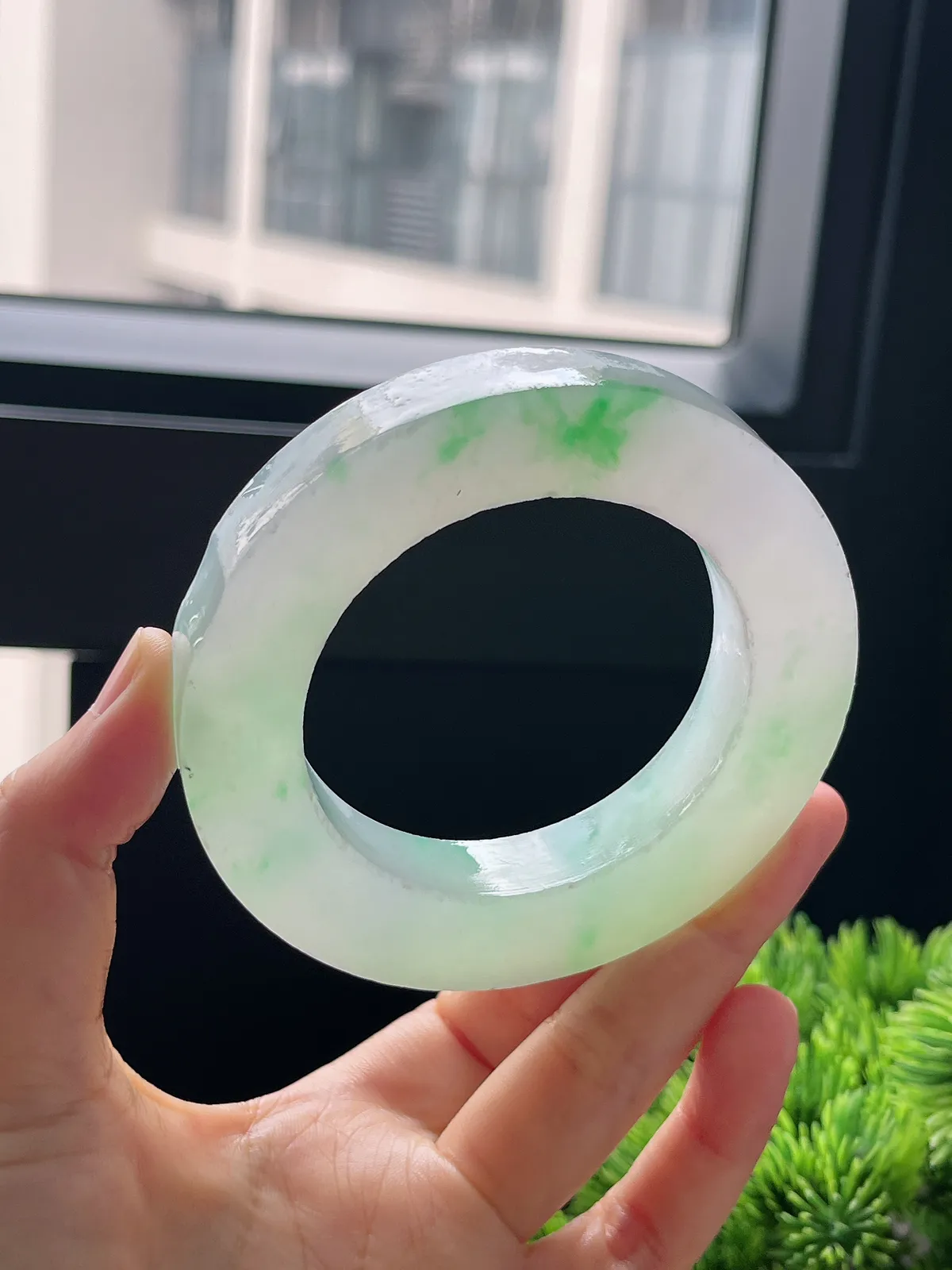 翡翠冰种飘花毛坯，⭕️正圈最大做66.2，圆条最大做62.2，最小做54