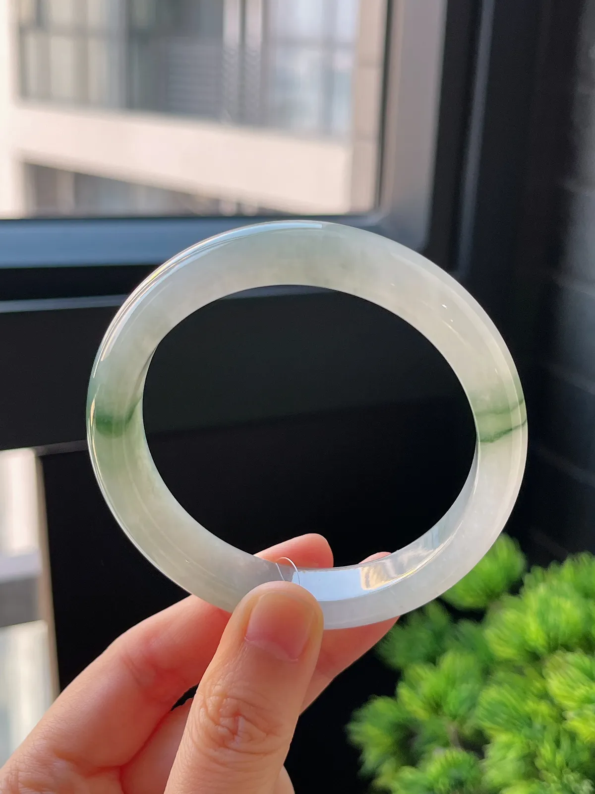 正圈57.2圈口，翡翠冰糯种飘绿手镯