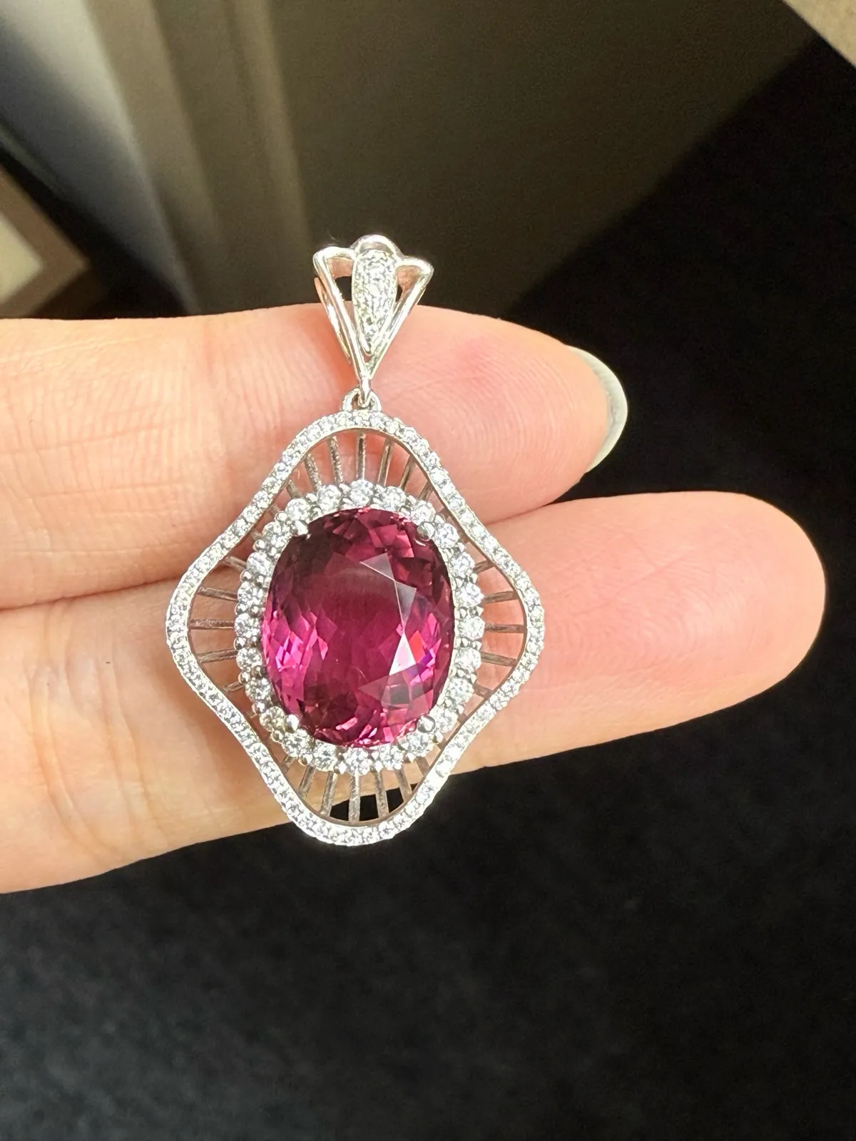 18k金镶嵌天然碧玺吊坠！颜色超美！整体尺寸36*22.2mm，重5.872克