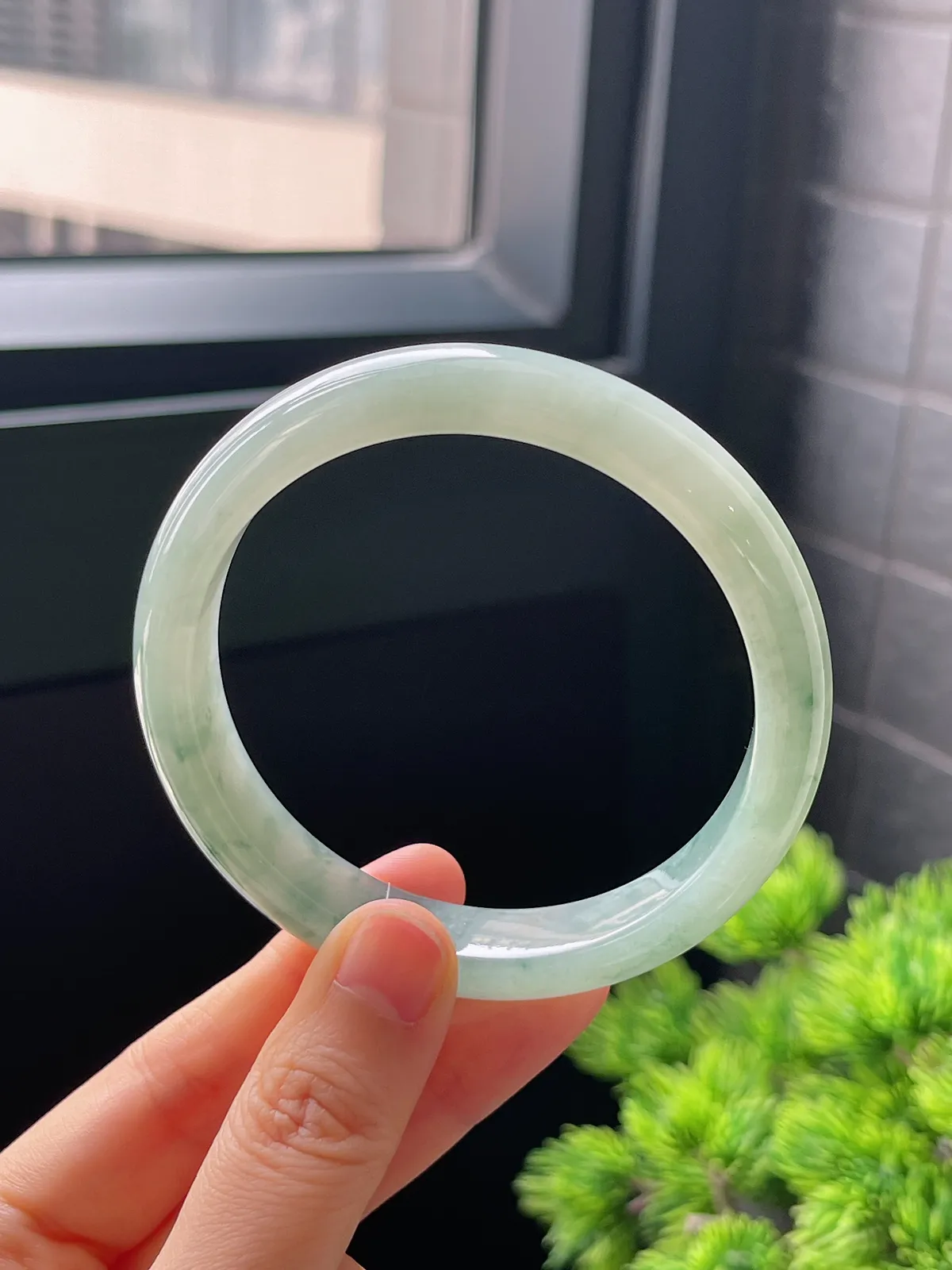 正圈59.3圈口，翡翠冰糯种淡绿色飘花手镯