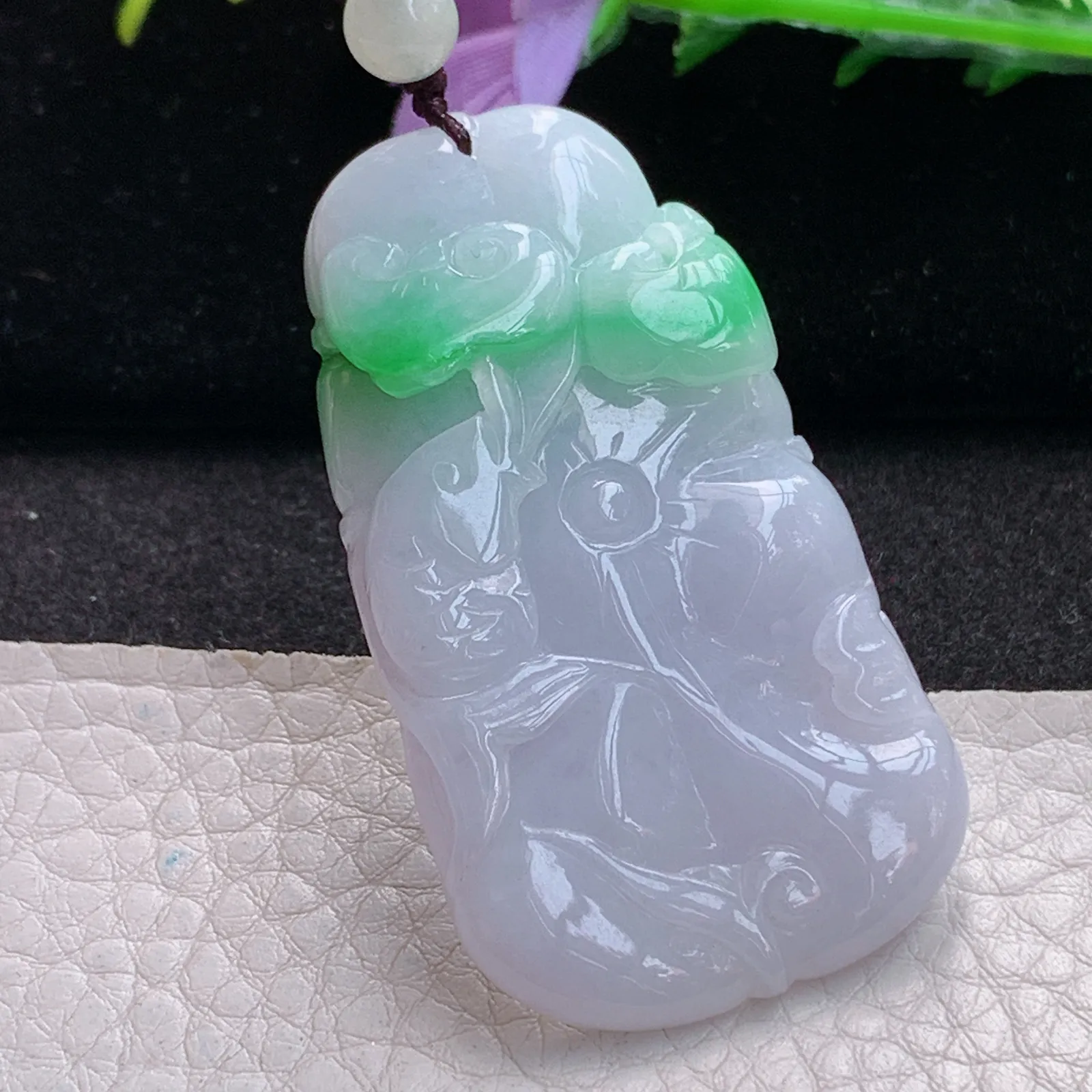 zen实拍52.5*29.8*12.5缅甸翡翠精美春带彩莲年有余玉项坠 玉挂件